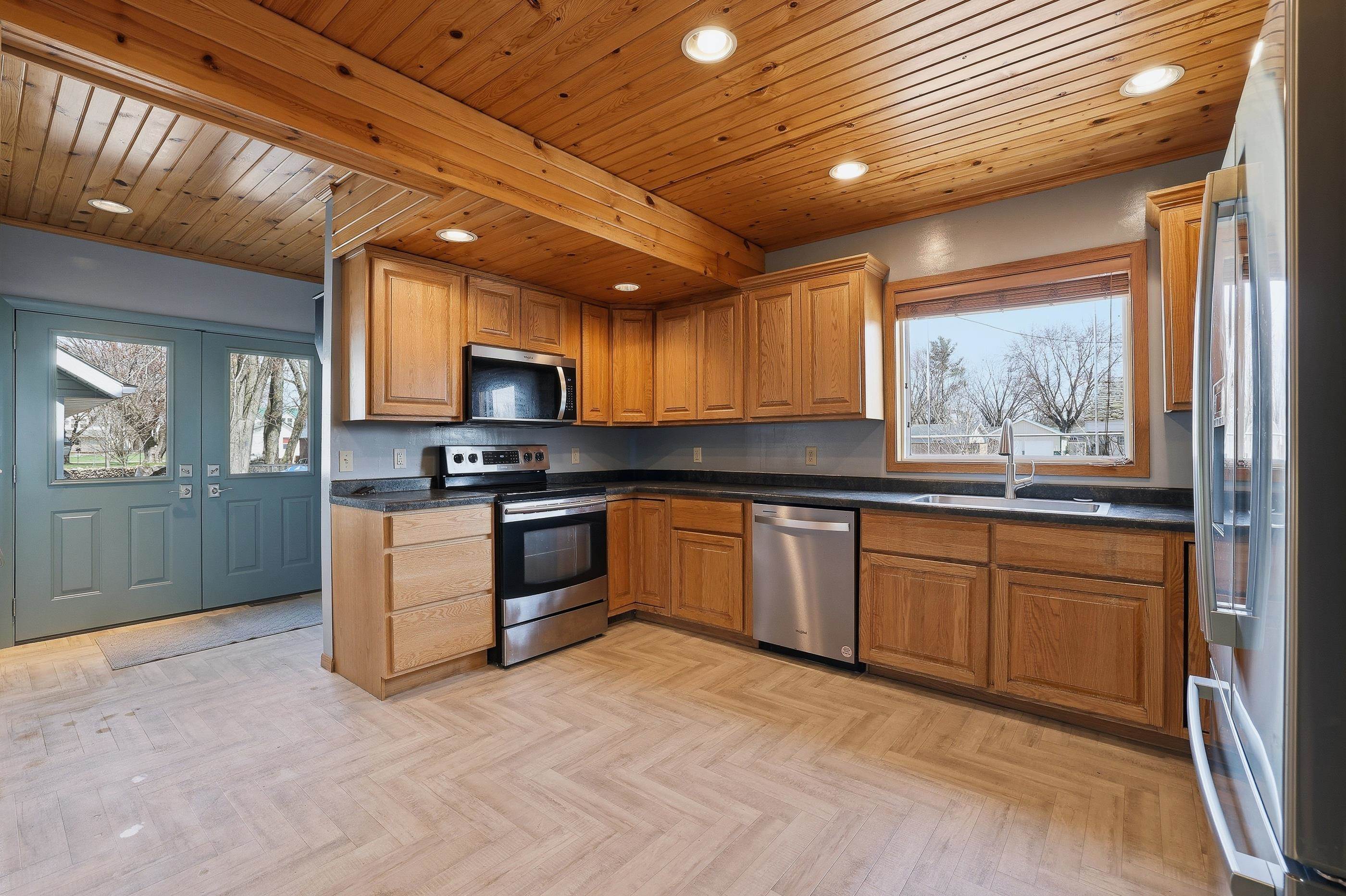 409 W DEPOT STREET, Marshfield, Wisconsin 54449, 3 Bedrooms Bedrooms, ,2 BathroomsBathrooms,Residential,For Sale,409 W DEPOT STREET,22601477