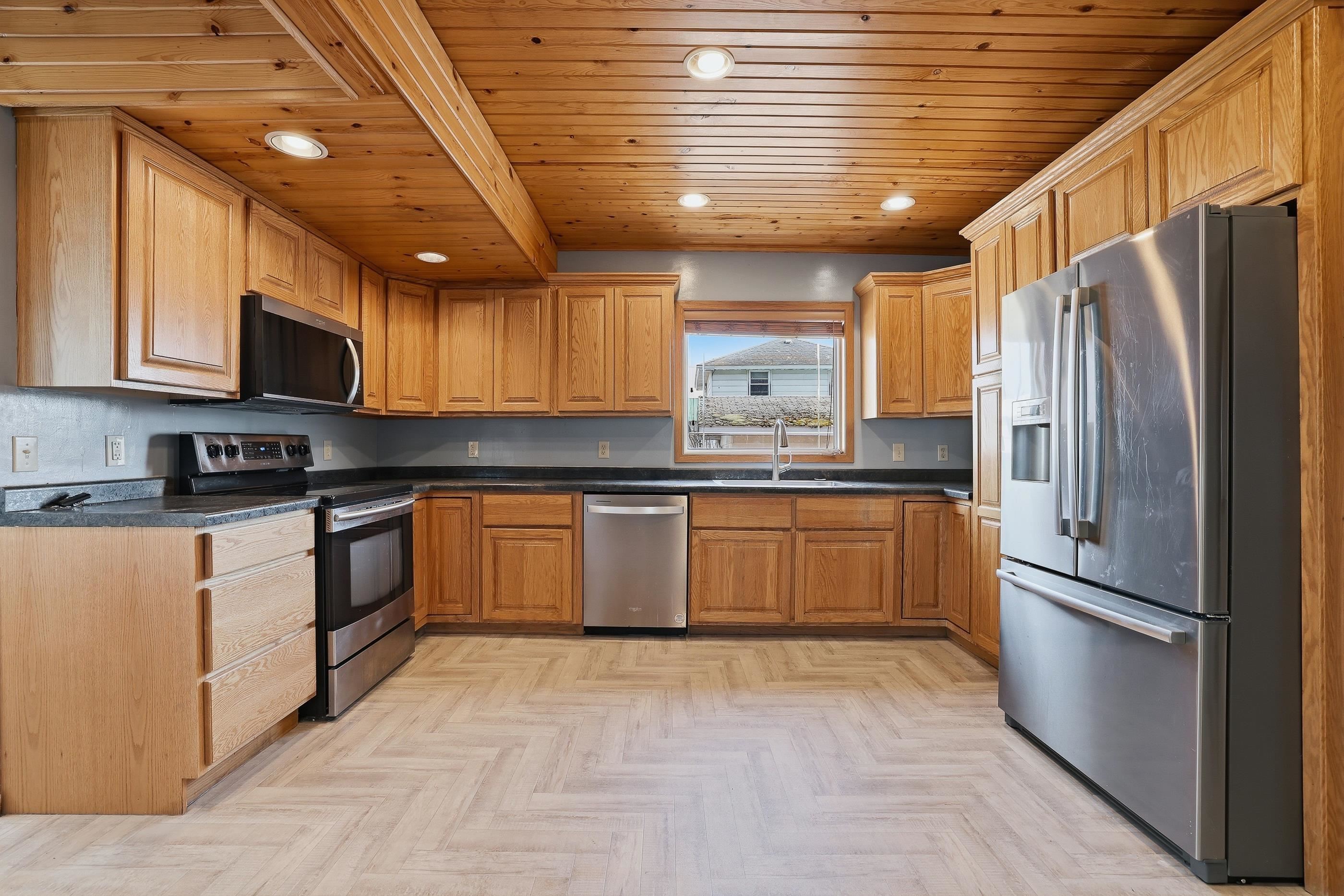 409 W DEPOT STREET, Marshfield, Wisconsin 54449, 3 Bedrooms Bedrooms, ,2 BathroomsBathrooms,Residential,For Sale,409 W DEPOT STREET,22601477