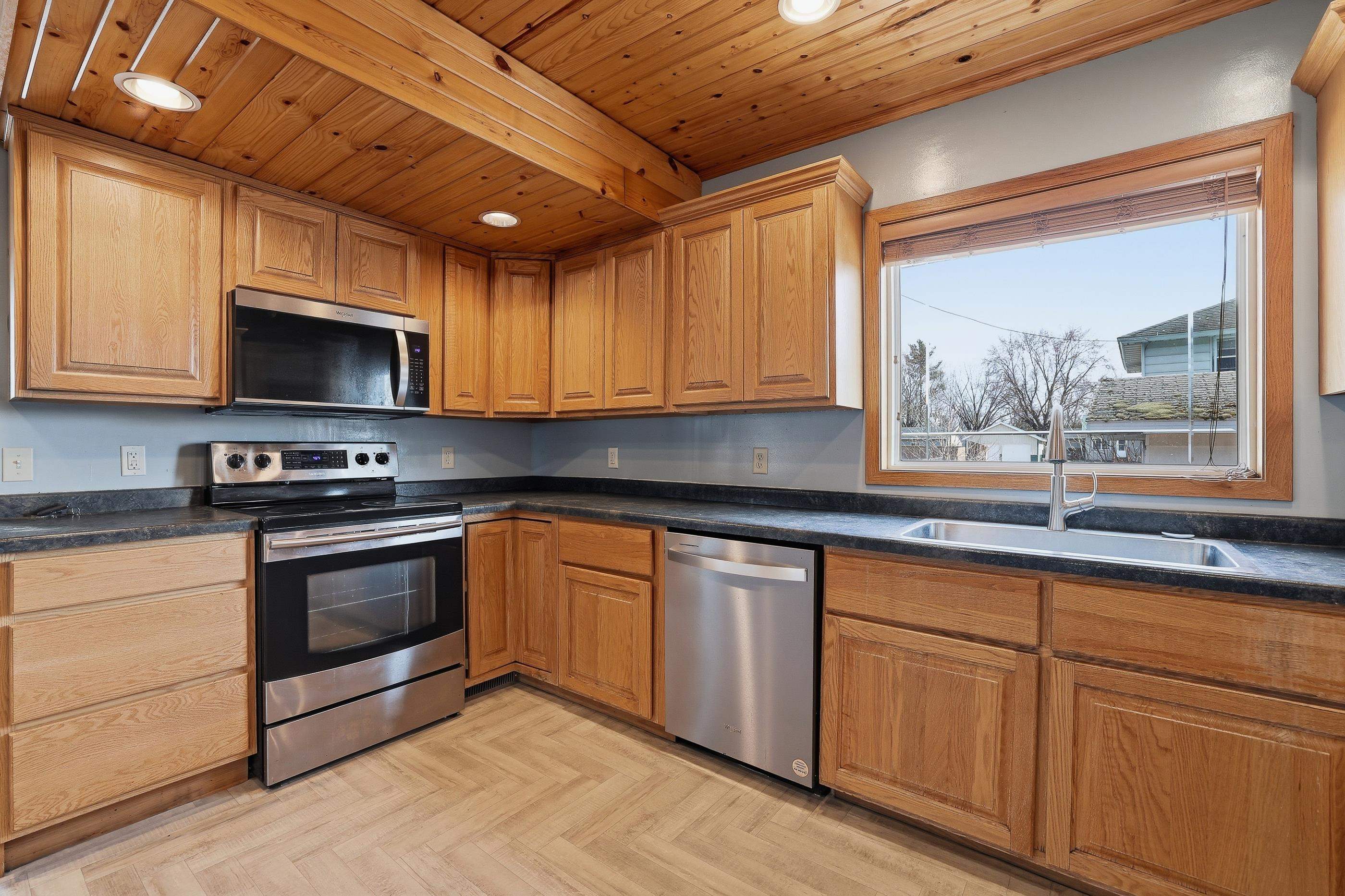 409 W DEPOT STREET, Marshfield, Wisconsin 54449, 3 Bedrooms Bedrooms, ,2 BathroomsBathrooms,Residential,For Sale,409 W DEPOT STREET,22601477