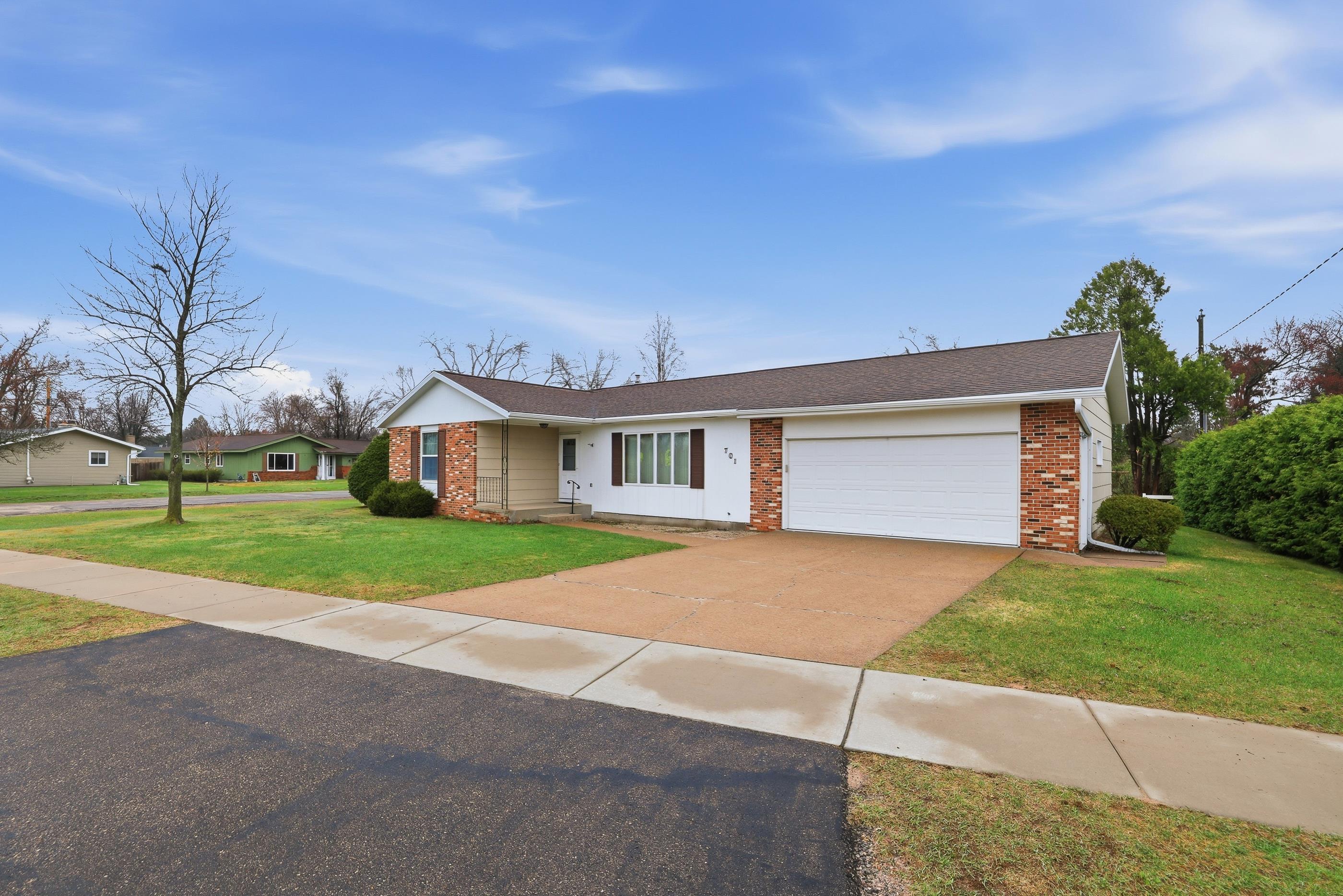 701 WILSHIRE BOULEVARD, Stevens Point, Wisconsin 54481, 3 Bedrooms Bedrooms, ,1 BathroomBathrooms,Residential,For Sale,701 WILSHIRE BOULEVARD,22601486