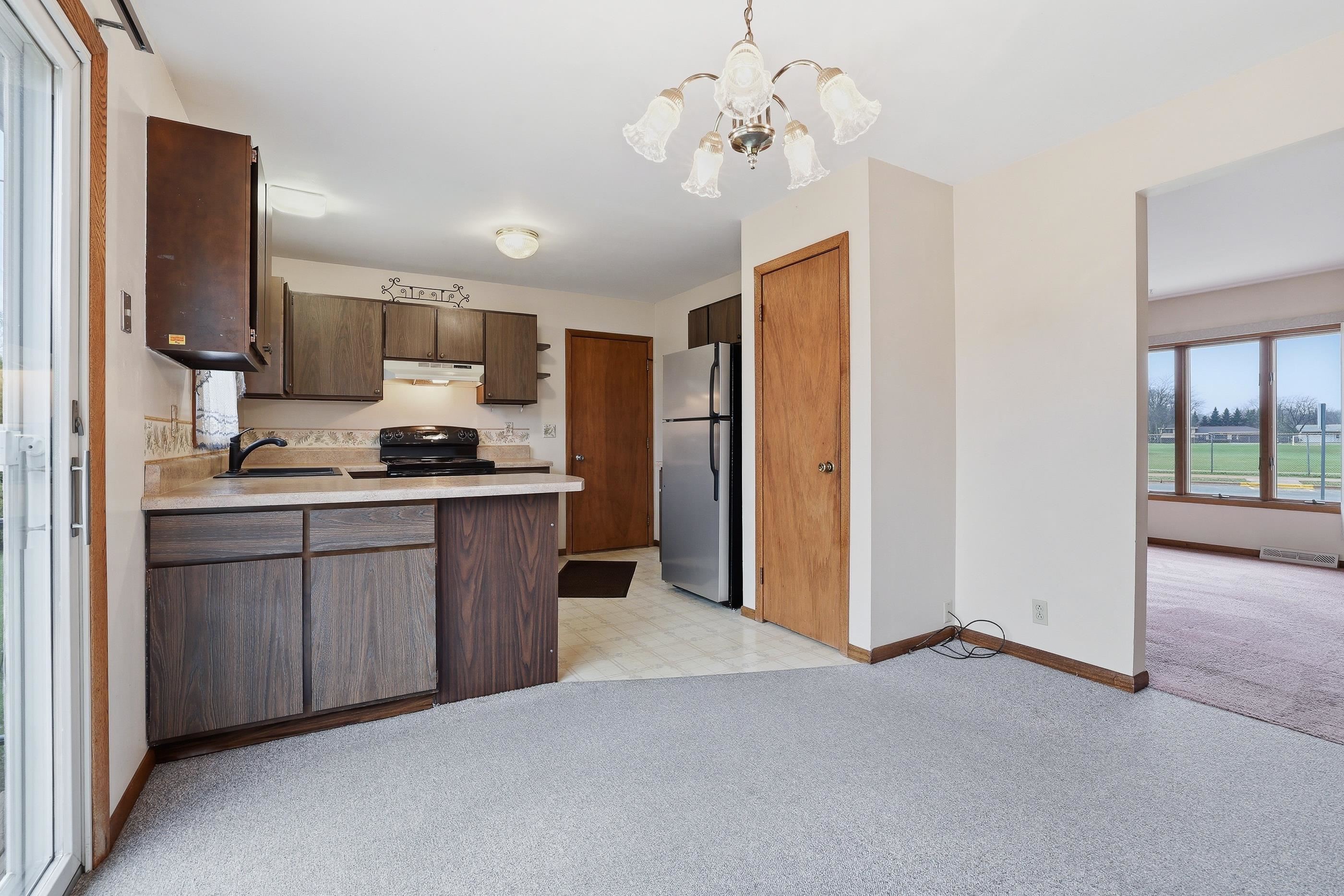 701 WILSHIRE BOULEVARD, Stevens Point, Wisconsin 54481, 3 Bedrooms Bedrooms, ,1 BathroomBathrooms,Residential,For Sale,701 WILSHIRE BOULEVARD,22601486