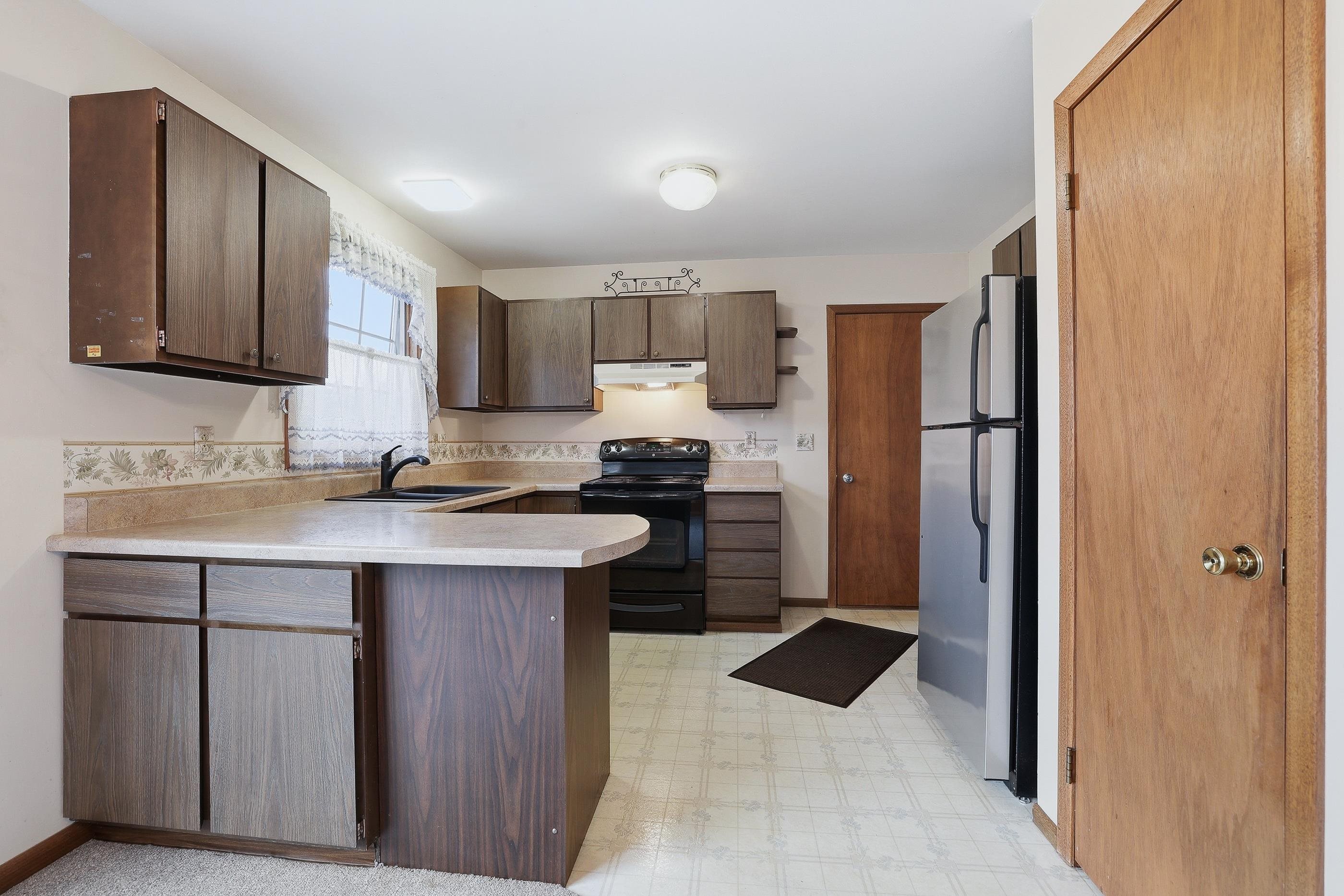 701 WILSHIRE BOULEVARD, Stevens Point, Wisconsin 54481, 3 Bedrooms Bedrooms, ,1 BathroomBathrooms,Residential,For Sale,701 WILSHIRE BOULEVARD,22601486