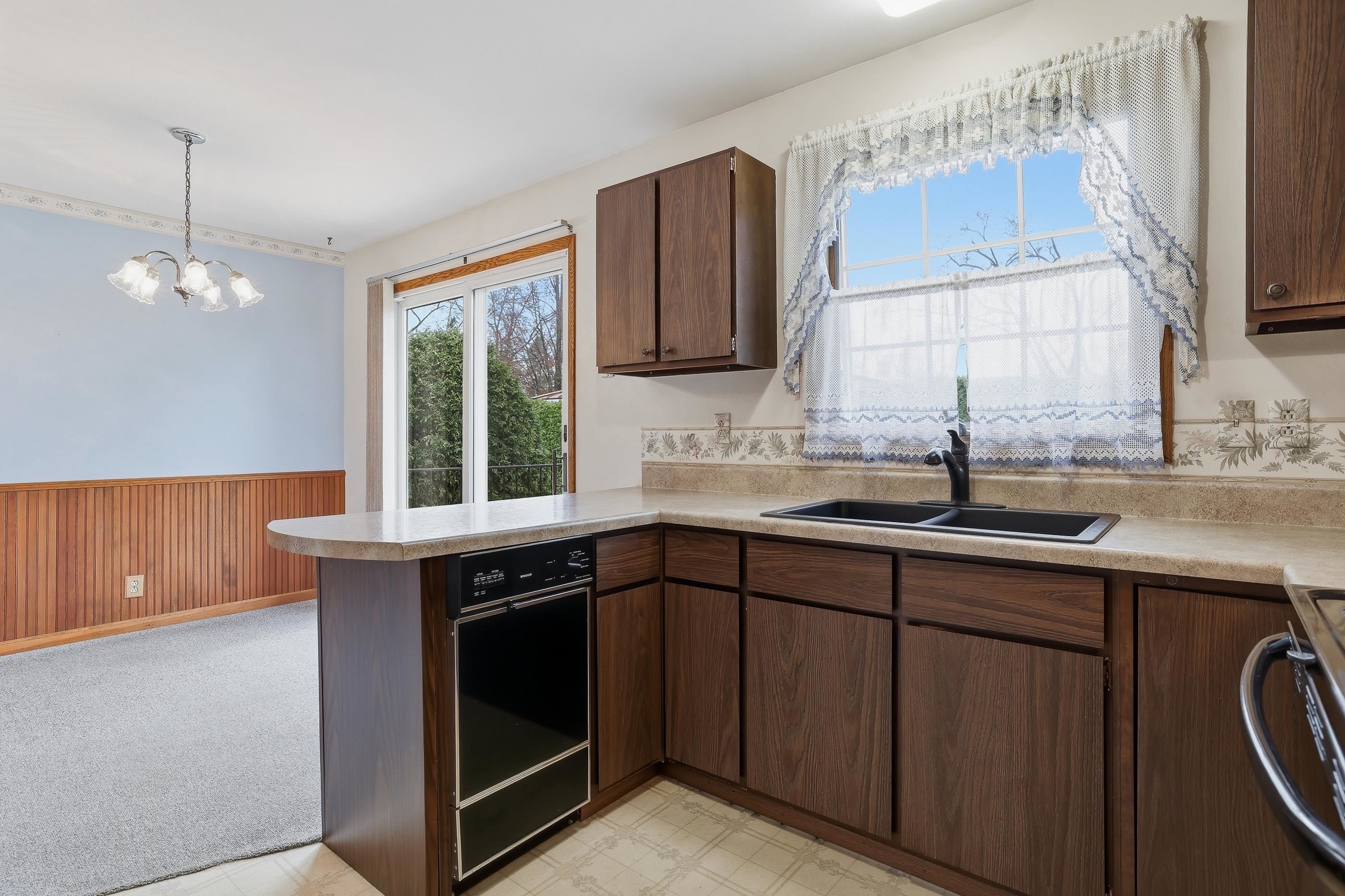 701 WILSHIRE BOULEVARD, Stevens Point, Wisconsin 54481, 3 Bedrooms Bedrooms, ,1 BathroomBathrooms,Residential,For Sale,701 WILSHIRE BOULEVARD,22601486