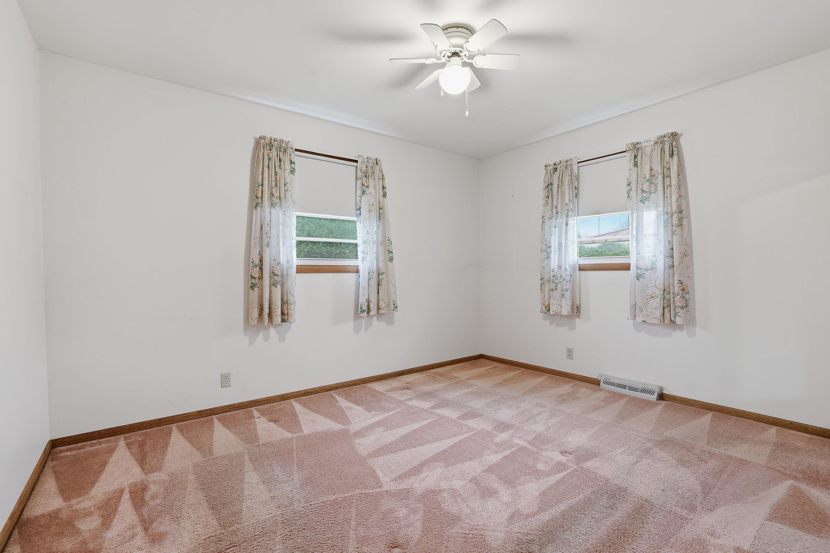 701 WILSHIRE BOULEVARD, Stevens Point, Wisconsin 54481, 3 Bedrooms Bedrooms, ,1 BathroomBathrooms,Residential,For Sale,701 WILSHIRE BOULEVARD,22601486