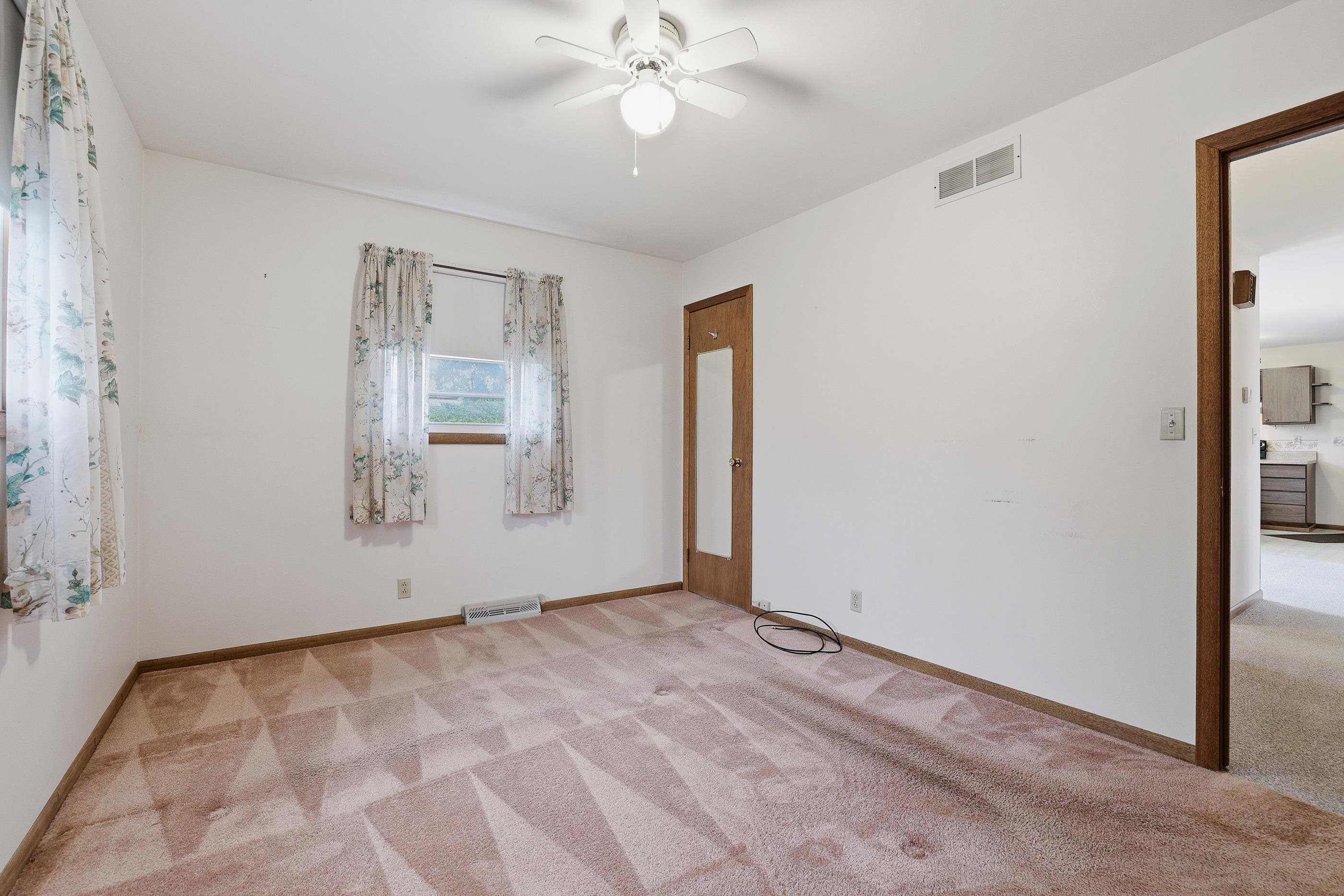 701 WILSHIRE BOULEVARD, Stevens Point, Wisconsin 54481, 3 Bedrooms Bedrooms, ,1 BathroomBathrooms,Residential,For Sale,701 WILSHIRE BOULEVARD,22601486