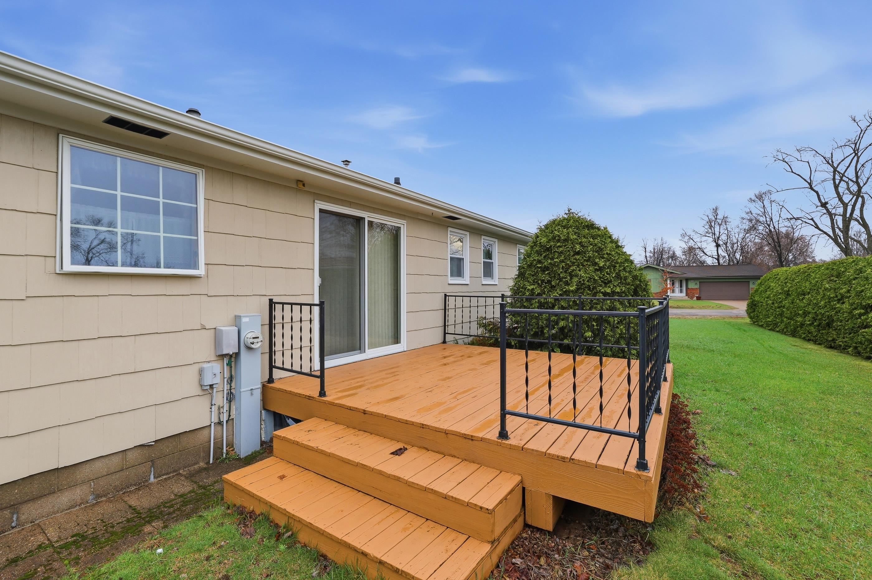 701 WILSHIRE BOULEVARD, Stevens Point, Wisconsin 54481, 3 Bedrooms Bedrooms, ,1 BathroomBathrooms,Residential,For Sale,701 WILSHIRE BOULEVARD,22601486