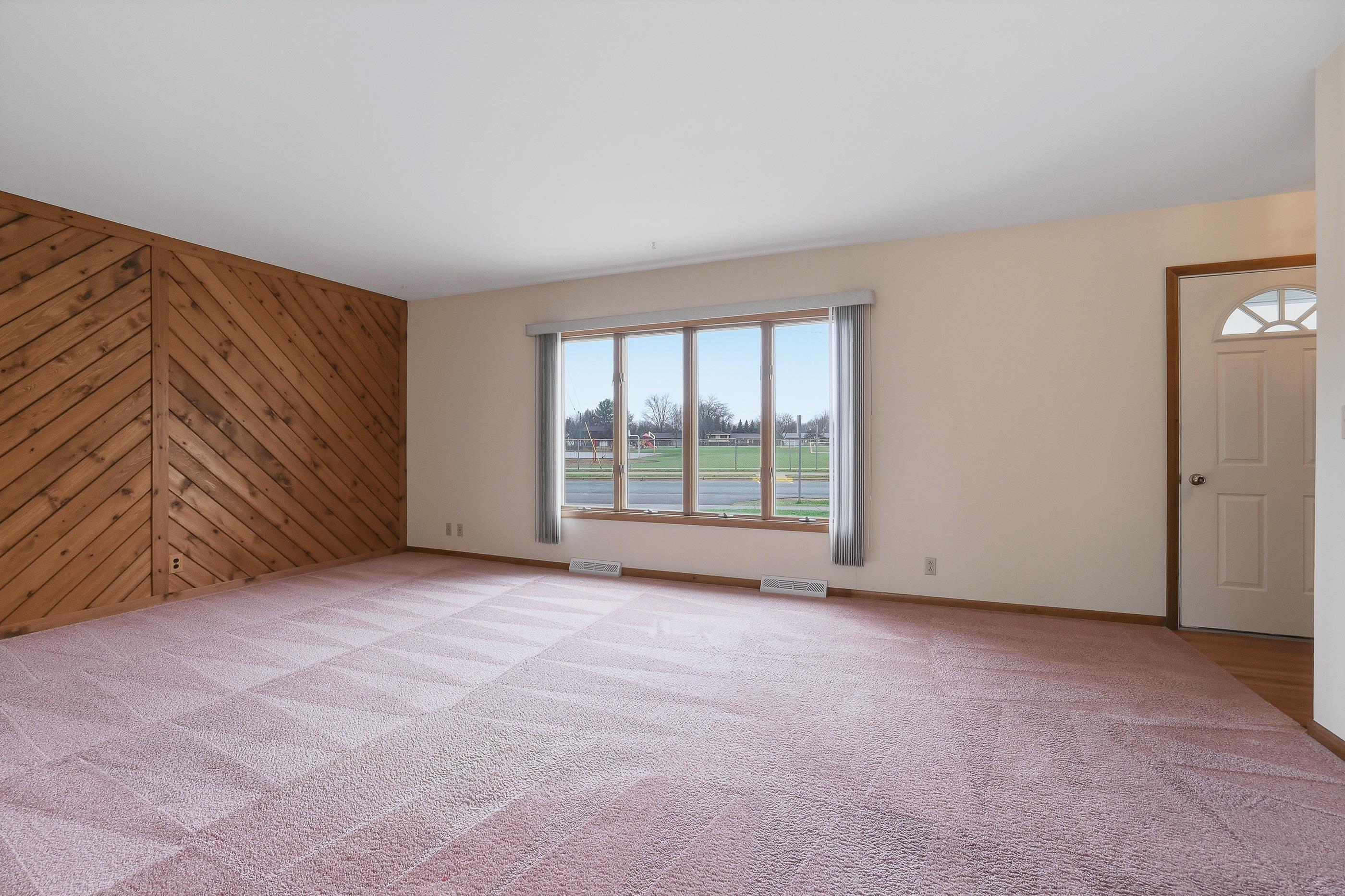 701 WILSHIRE BOULEVARD, Stevens Point, Wisconsin 54481, 3 Bedrooms Bedrooms, ,1 BathroomBathrooms,Residential,For Sale,701 WILSHIRE BOULEVARD,22601486