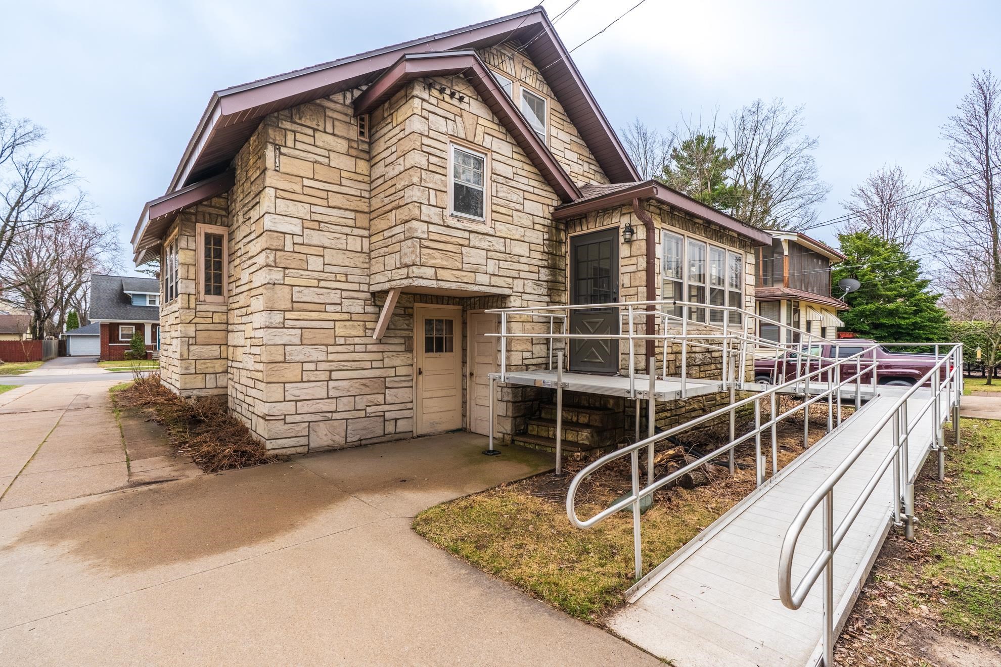 706 S 5TH AVENUE, Wausau, Wisconsin 54401, 3 Bedrooms Bedrooms, ,1 BathroomBathrooms,Residential,For Sale,706 S 5TH AVENUE,22601493