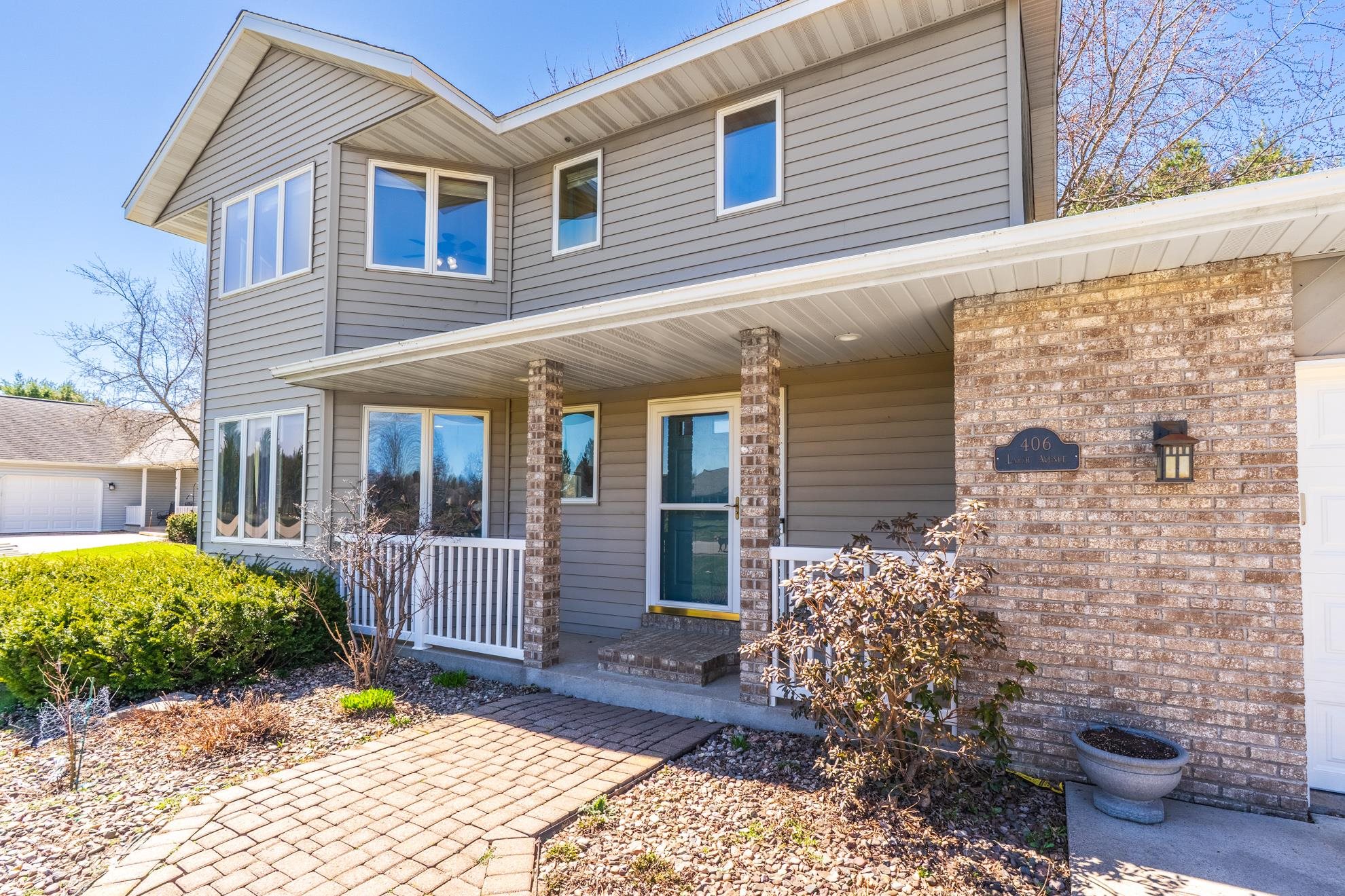 406 S LARCH AVENUE, Marshfield, Wisconsin 54449, 3 Bedrooms Bedrooms, ,2 BathroomsBathrooms,Residential,For Sale,406 S LARCH AVENUE,22601494