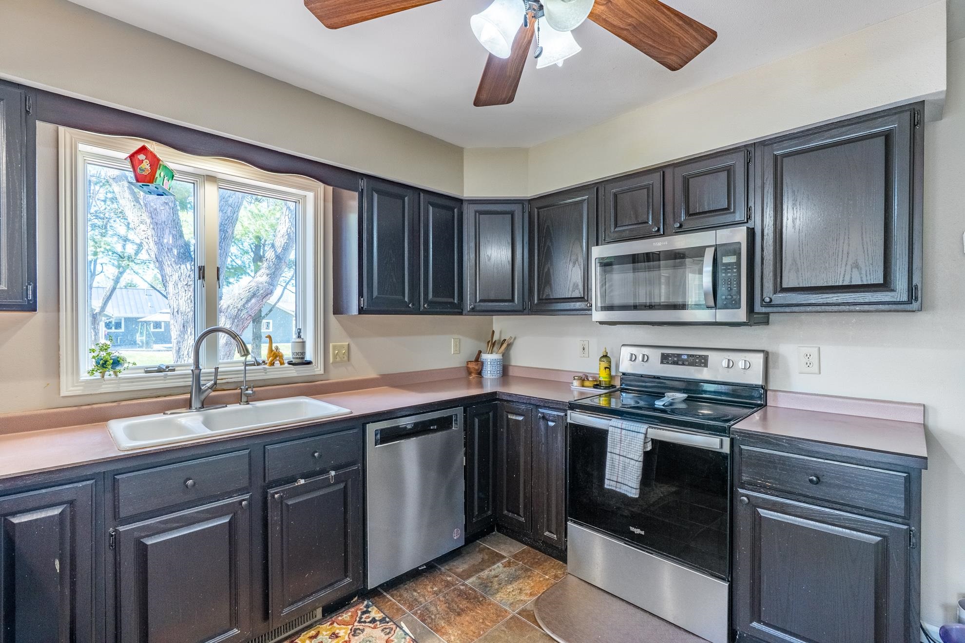 406 S LARCH AVENUE, Marshfield, Wisconsin 54449, 3 Bedrooms Bedrooms, ,2 BathroomsBathrooms,Residential,For Sale,406 S LARCH AVENUE,22601494