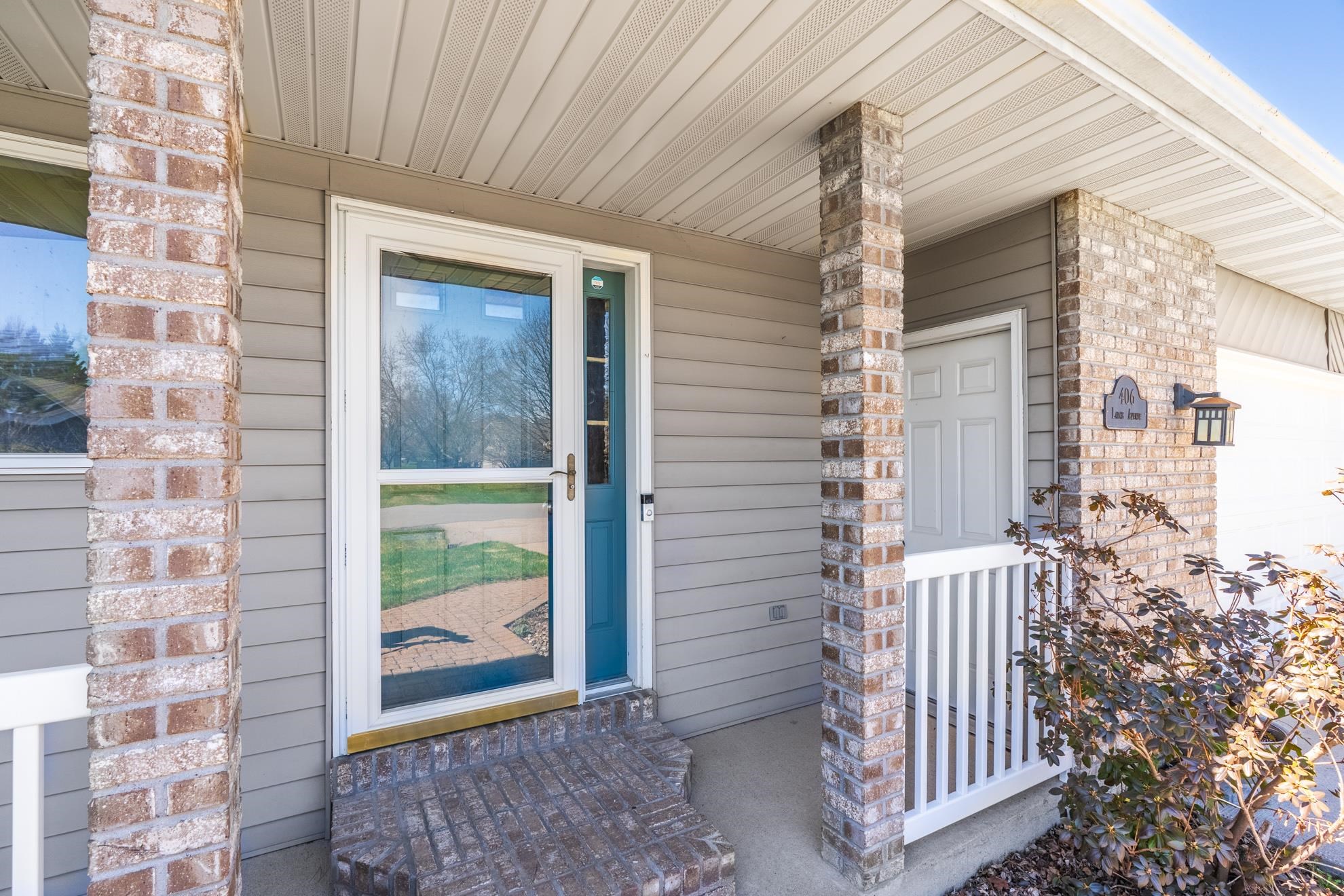 406 S LARCH AVENUE, Marshfield, Wisconsin 54449, 3 Bedrooms Bedrooms, ,2 BathroomsBathrooms,Residential,For Sale,406 S LARCH AVENUE,22601494