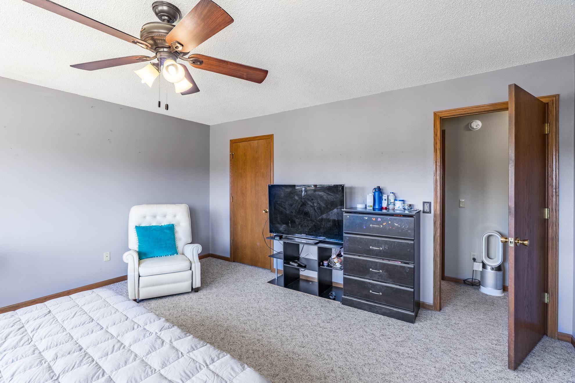 406 S LARCH AVENUE, Marshfield, Wisconsin 54449, 3 Bedrooms Bedrooms, ,2 BathroomsBathrooms,Residential,For Sale,406 S LARCH AVENUE,22601494