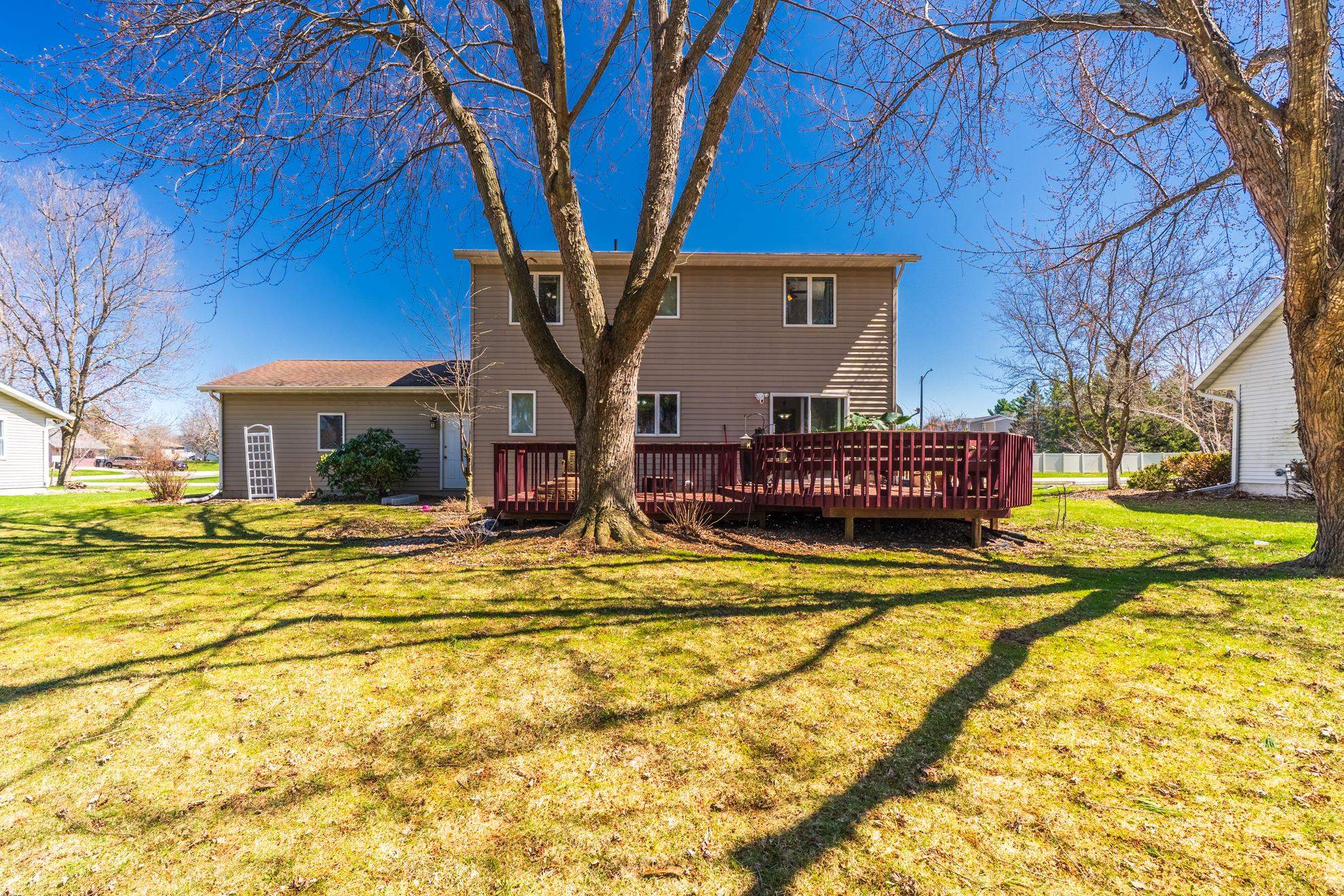 406 S LARCH AVENUE, Marshfield, Wisconsin 54449, 3 Bedrooms Bedrooms, ,2 BathroomsBathrooms,Residential,For Sale,406 S LARCH AVENUE,22601494