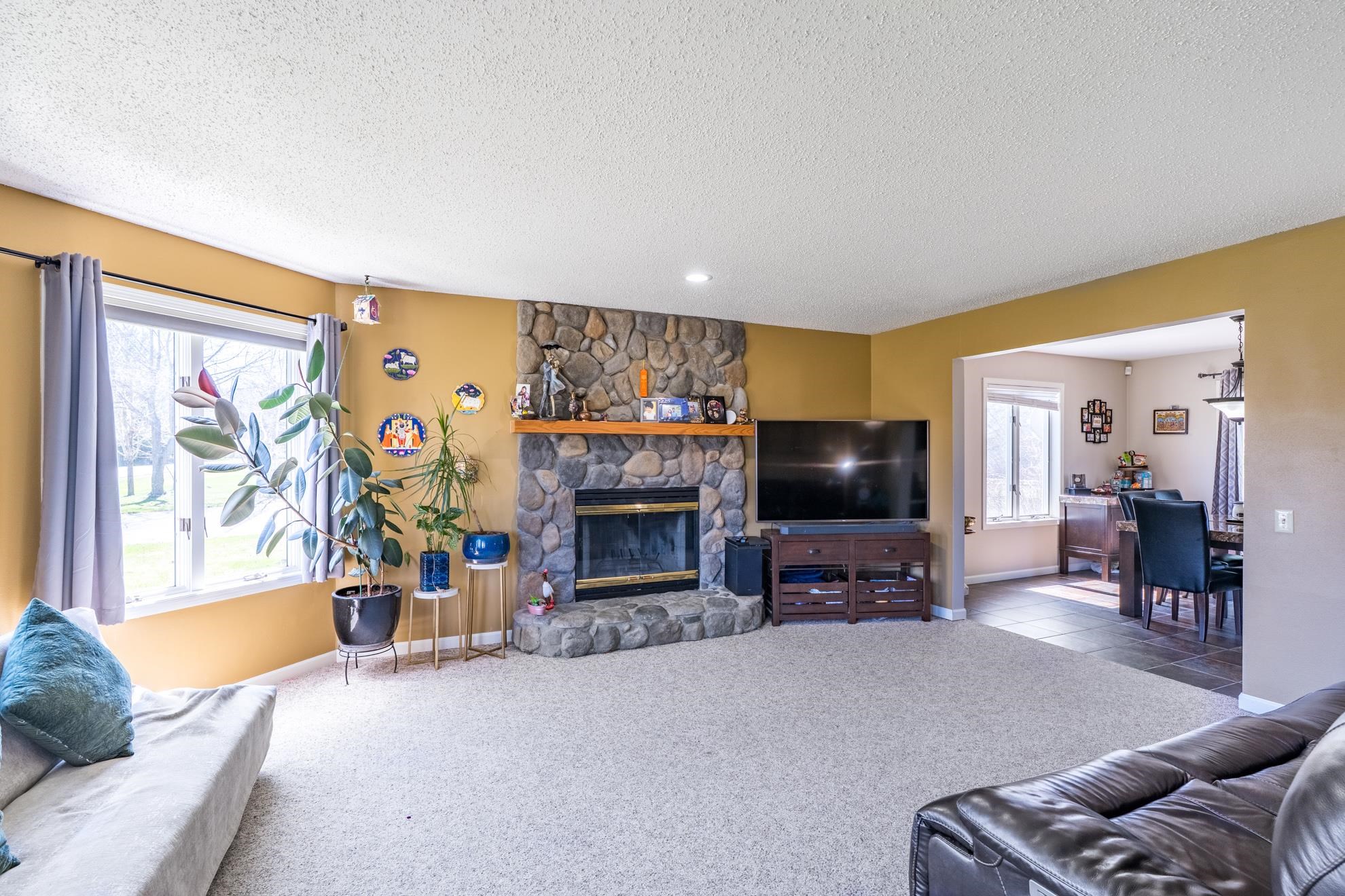 406 S LARCH AVENUE, Marshfield, Wisconsin 54449, 3 Bedrooms Bedrooms, ,2 BathroomsBathrooms,Residential,For Sale,406 S LARCH AVENUE,22601494