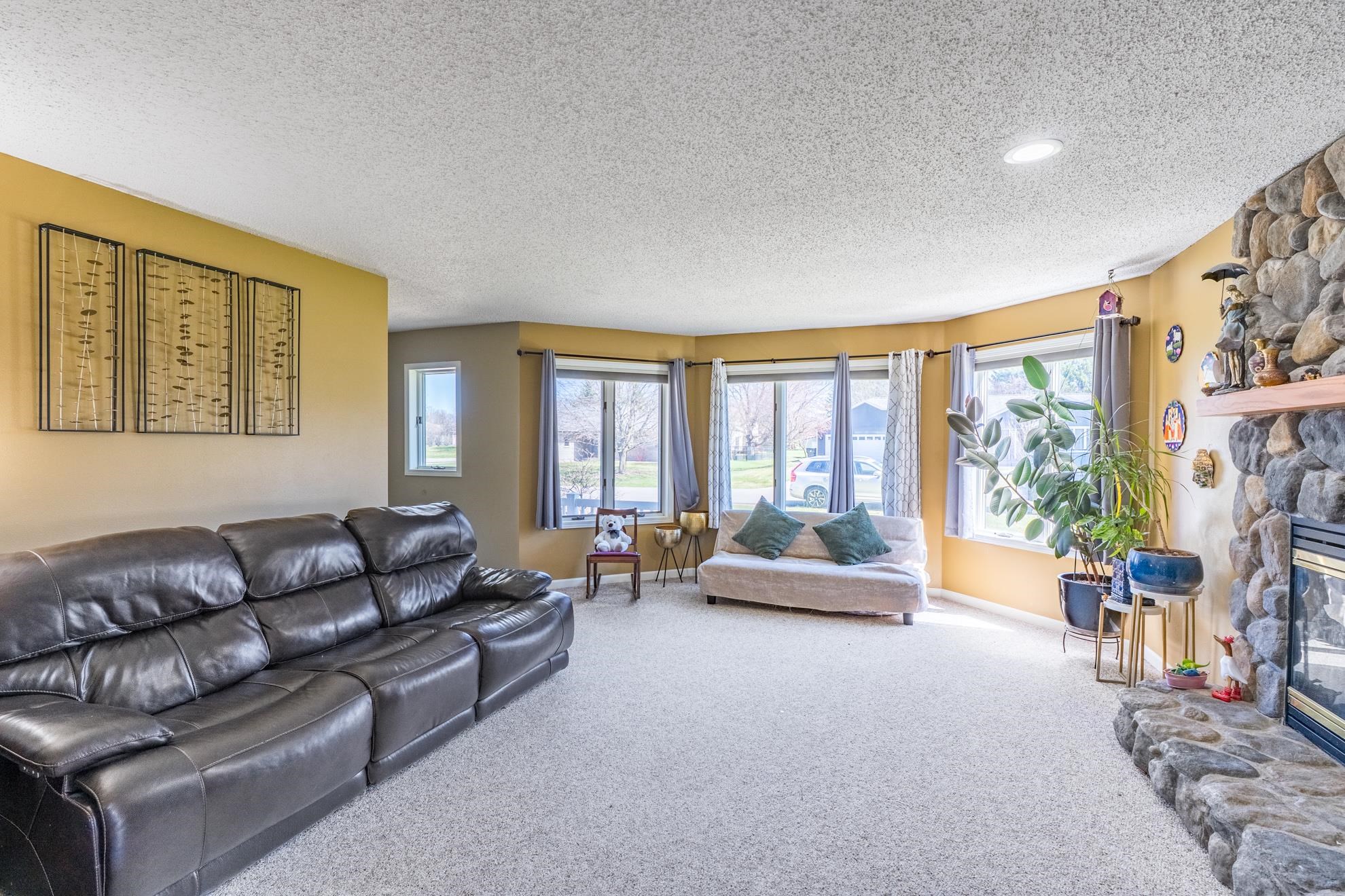 406 S LARCH AVENUE, Marshfield, Wisconsin 54449, 3 Bedrooms Bedrooms, ,2 BathroomsBathrooms,Residential,For Sale,406 S LARCH AVENUE,22601494