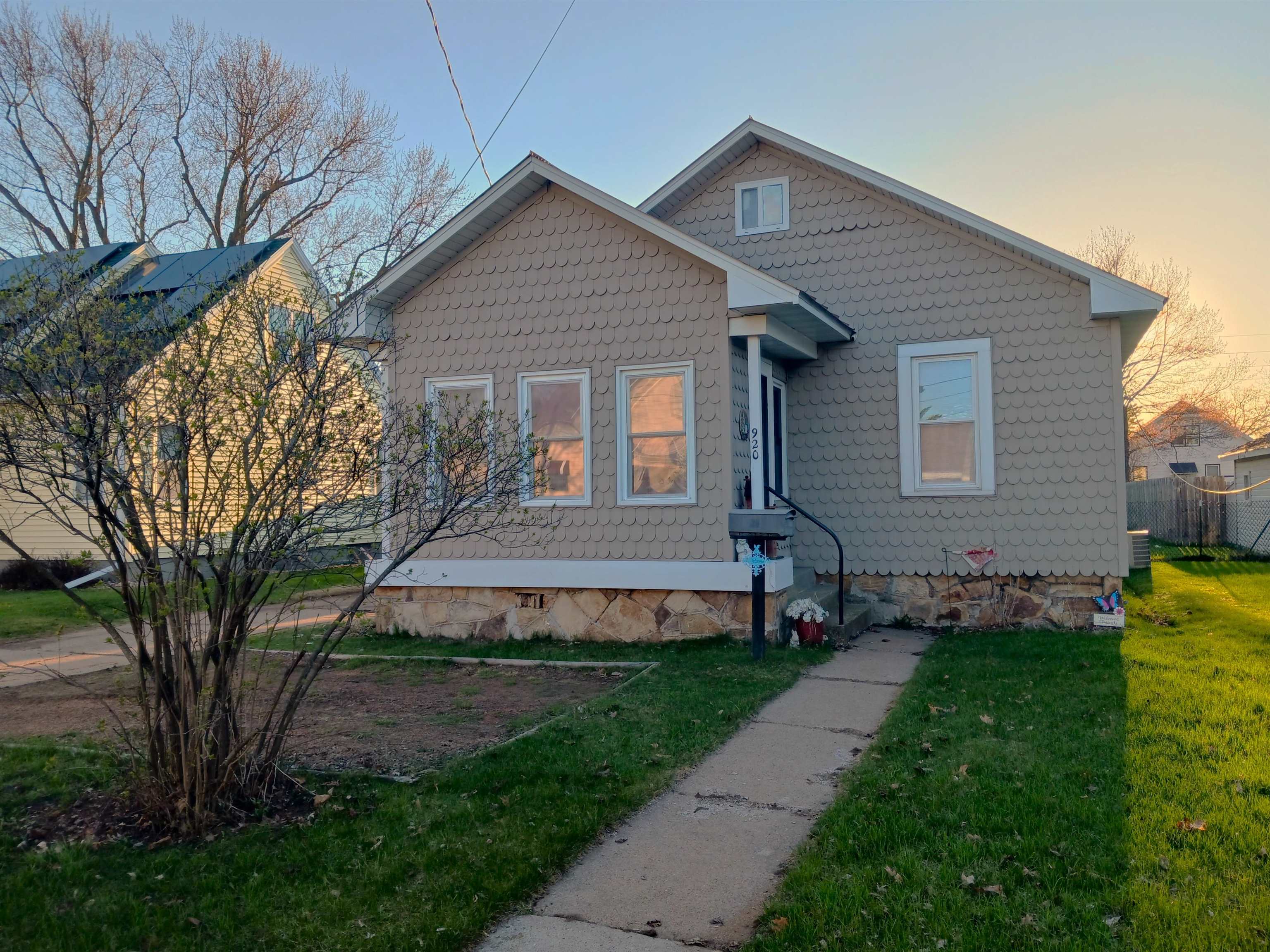 920 5TH STREET SOUTH, Wisconsin Rapids, Wisconsin 54494, 2 Bedrooms Bedrooms, ,1 BathroomBathrooms,Residential,For Sale,920 5TH STREET SOUTH,22601502