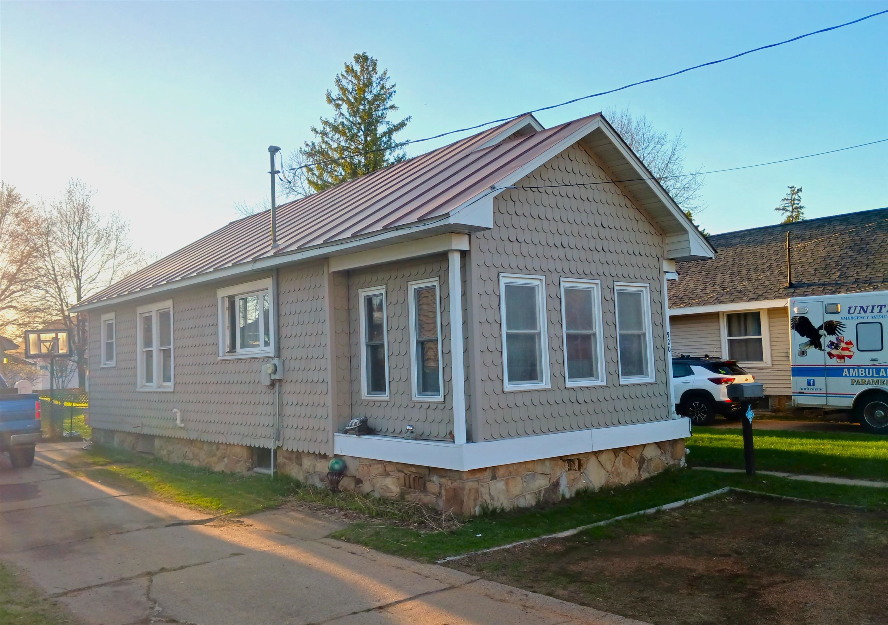 920 5TH STREET SOUTH, Wisconsin Rapids, Wisconsin 54494, 2 Bedrooms Bedrooms, ,1 BathroomBathrooms,Residential,For Sale,920 5TH STREET SOUTH,22601502