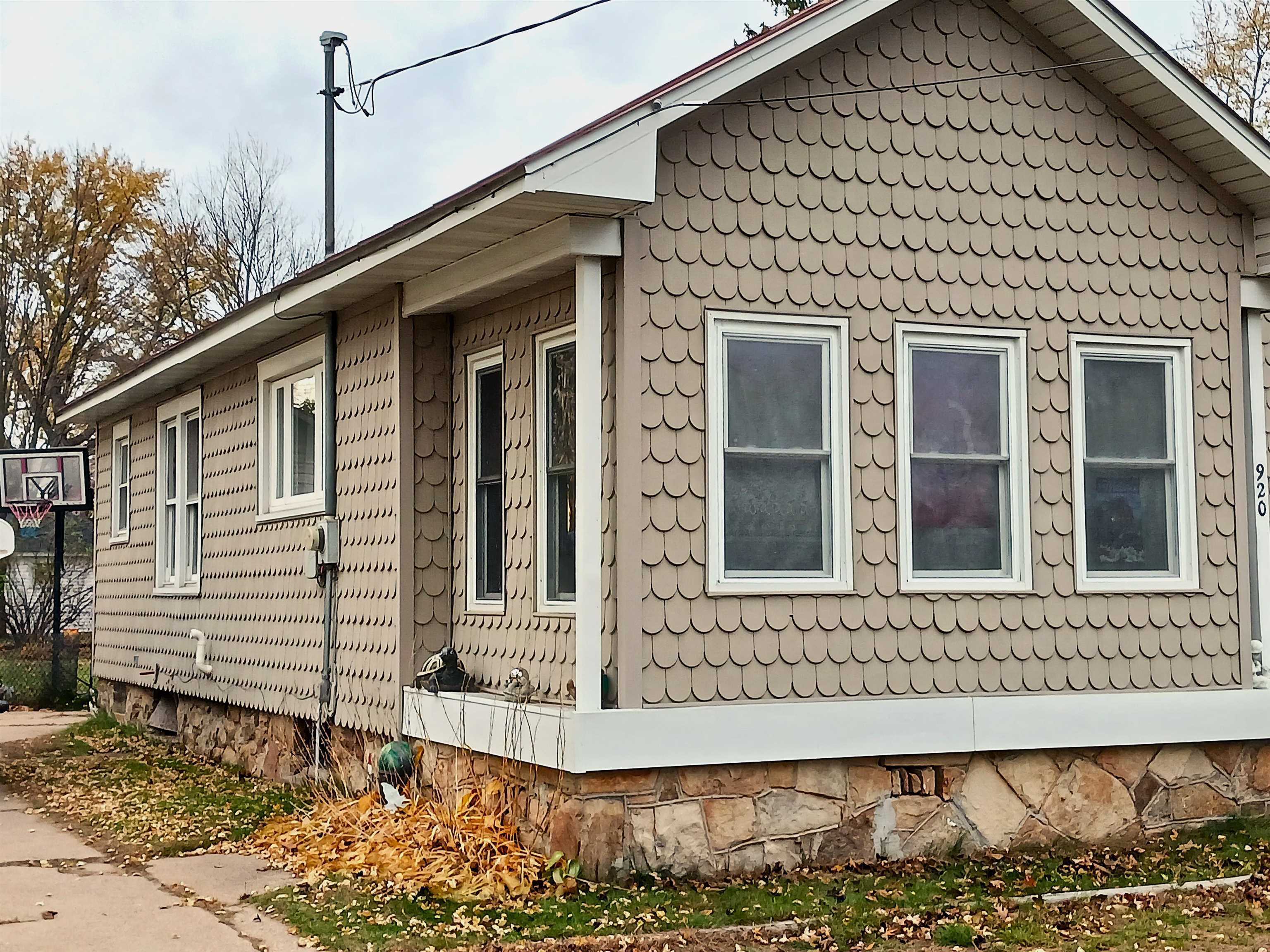 920 5TH STREET SOUTH, Wisconsin Rapids, Wisconsin 54494, 2 Bedrooms Bedrooms, ,1 BathroomBathrooms,Residential,For Sale,920 5TH STREET SOUTH,22601502