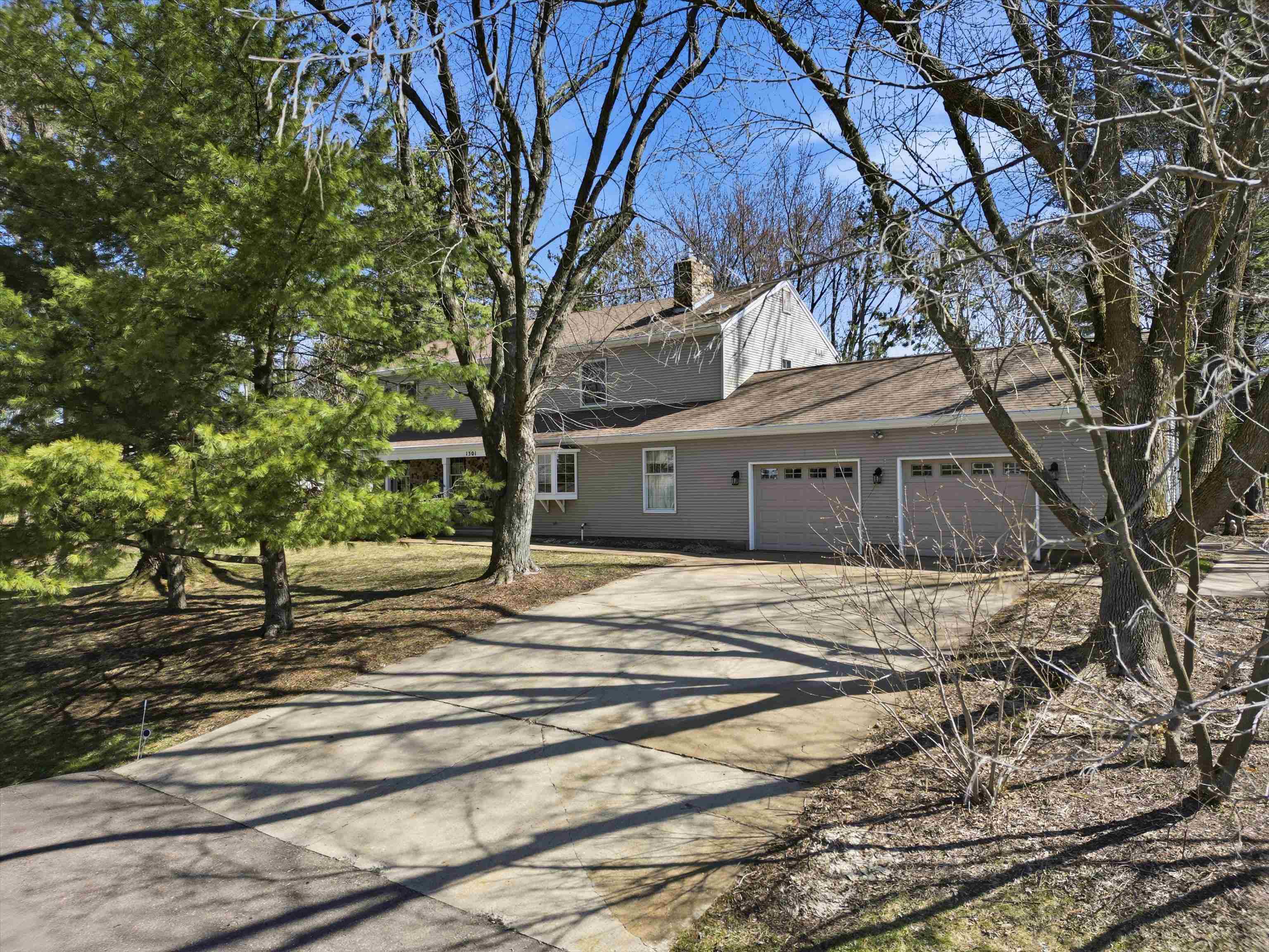 1301 N BROADWAY AVENUE, Marshfield, Wisconsin 54449, 5 Bedrooms Bedrooms, ,3 BathroomsBathrooms,Residential,For Sale,1301 N BROADWAY AVENUE,22601511