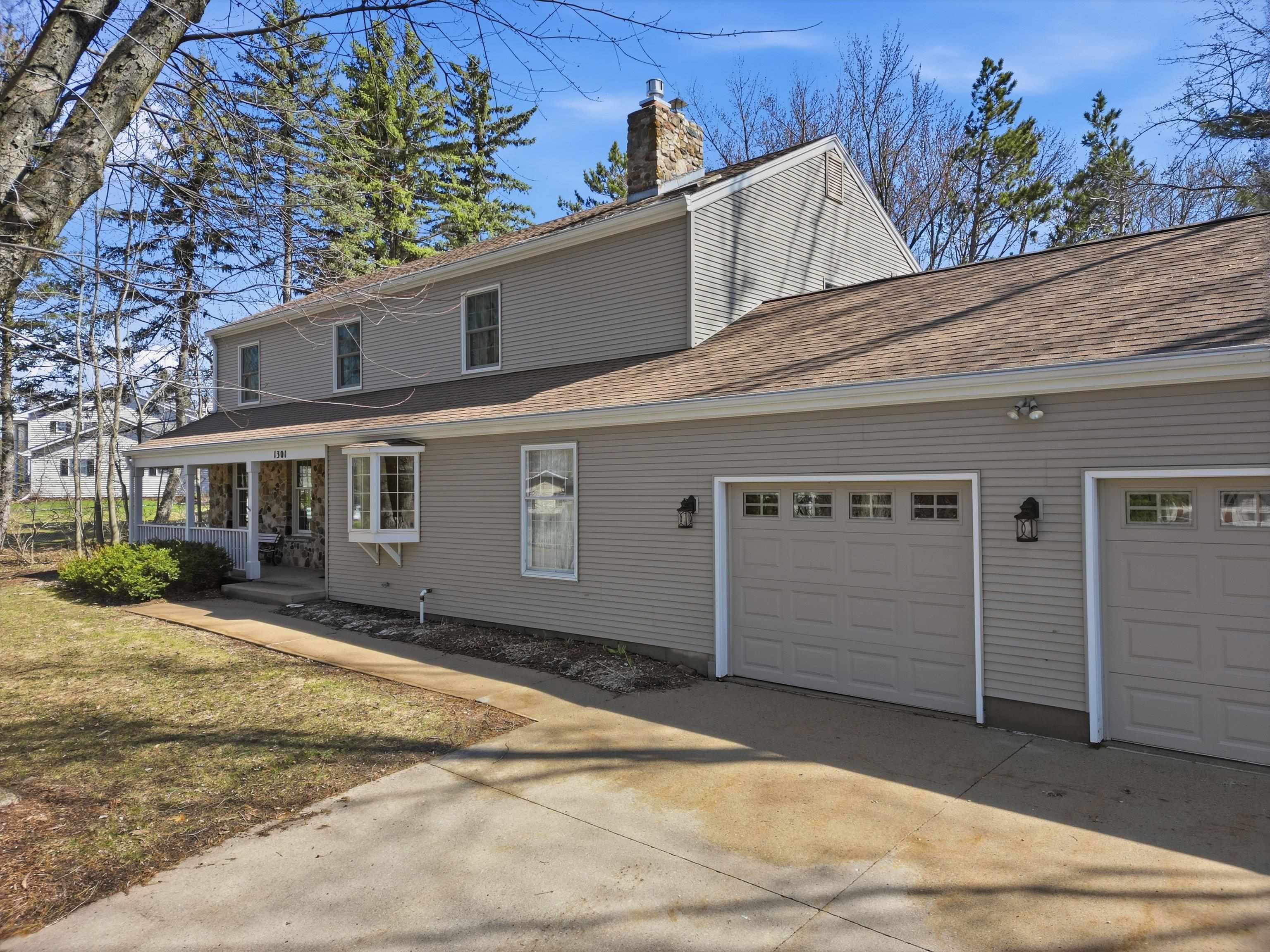 1301 N BROADWAY AVENUE, Marshfield, Wisconsin 54449, 5 Bedrooms Bedrooms, ,3 BathroomsBathrooms,Residential,For Sale,1301 N BROADWAY AVENUE,22601511