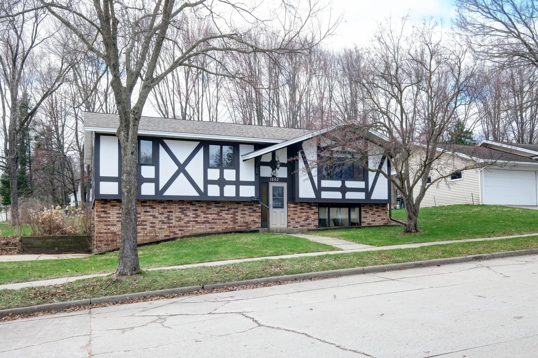 1203 HOLUB STREET, Wausau, Wisconsin 54401, 3 Bedrooms Bedrooms, ,2 BathroomsBathrooms,Residential,For Sale,1203 HOLUB STREET,22601519