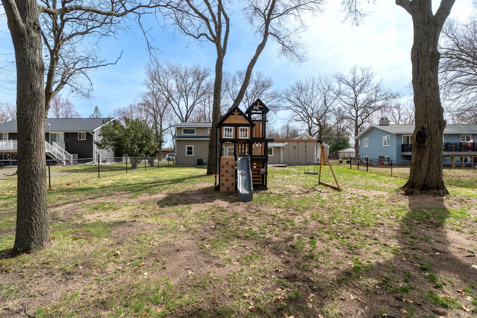 154137 PARAMOUNT DRIVE, Wausau, Wisconsin 54401, 4 Bedrooms Bedrooms, ,2 BathroomsBathrooms,Residential,For Sale,154137 PARAMOUNT DRIVE,22601521