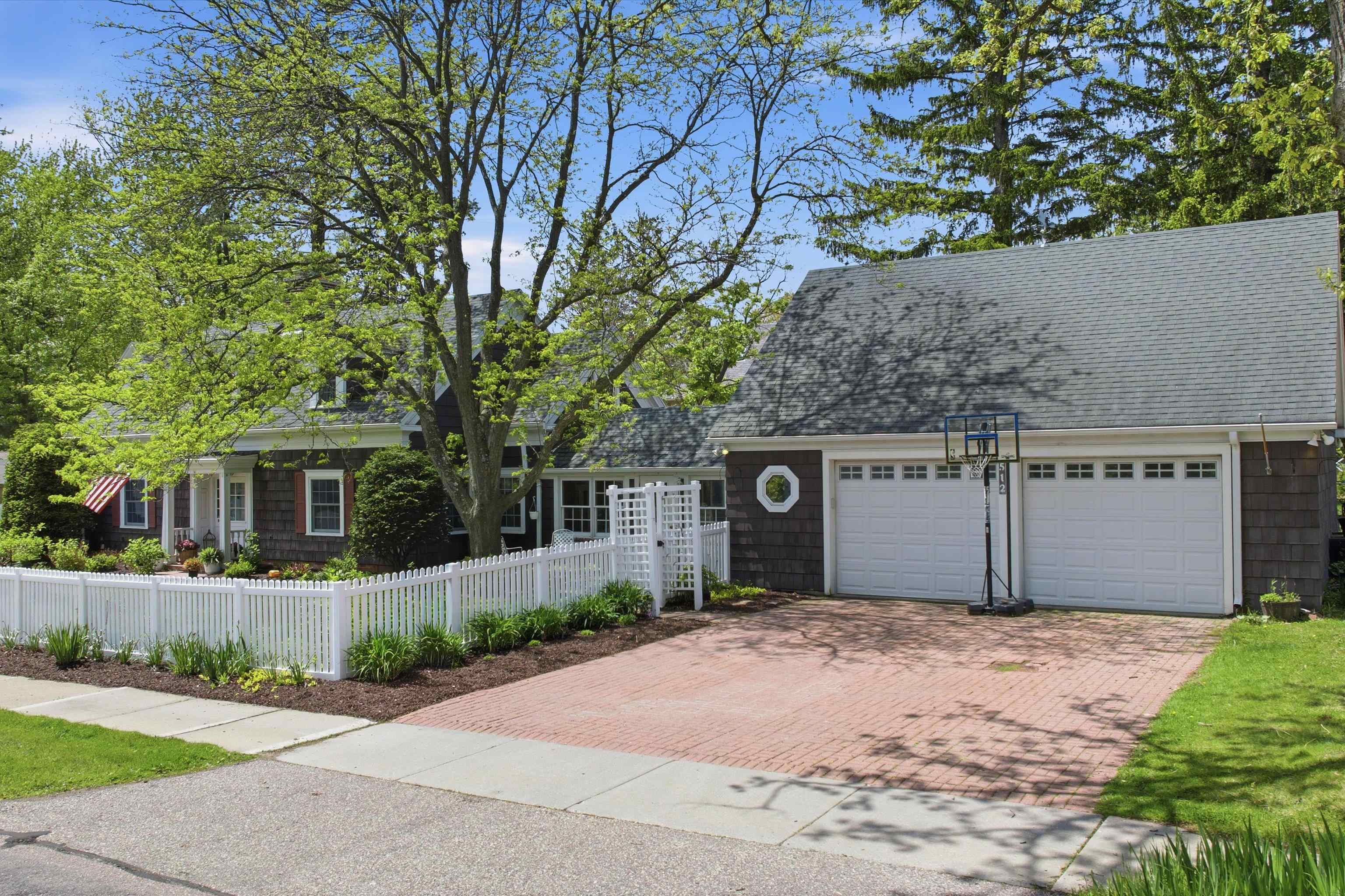 512 HARDACRE AVENUE, Marshfield, Wisconsin 54449, 4 Bedrooms Bedrooms, ,2 BathroomsBathrooms,Residential,For Sale,512 HARDACRE AVENUE,22601528
