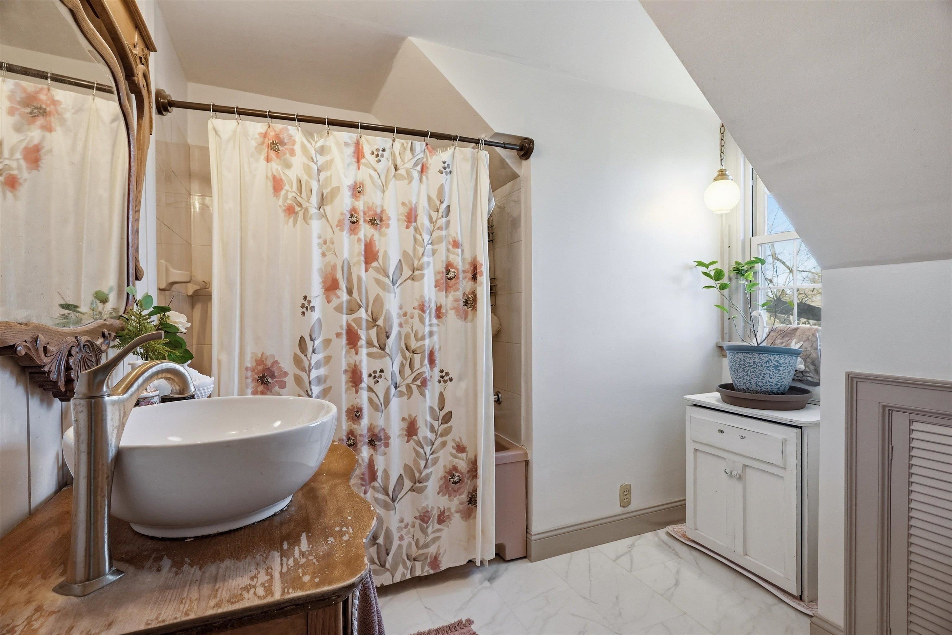 512 HARDACRE AVENUE, Marshfield, Wisconsin 54449, 4 Bedrooms Bedrooms, ,2 BathroomsBathrooms,Residential,For Sale,512 HARDACRE AVENUE,22601528