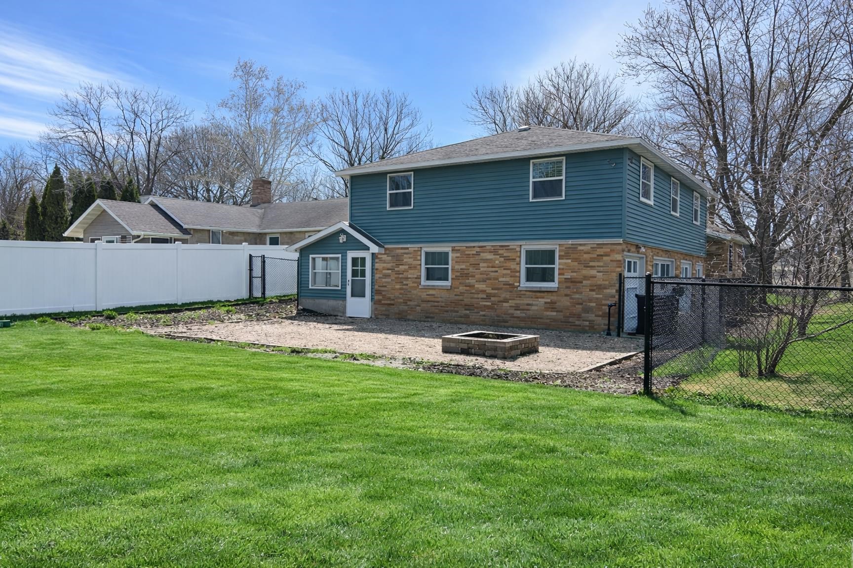 713 S MARYKNOLL AVENUE, Marshfield, Wisconsin 54449, 5 Bedrooms Bedrooms, ,2 BathroomsBathrooms,Residential,For Sale,713 S MARYKNOLL AVENUE,22601536