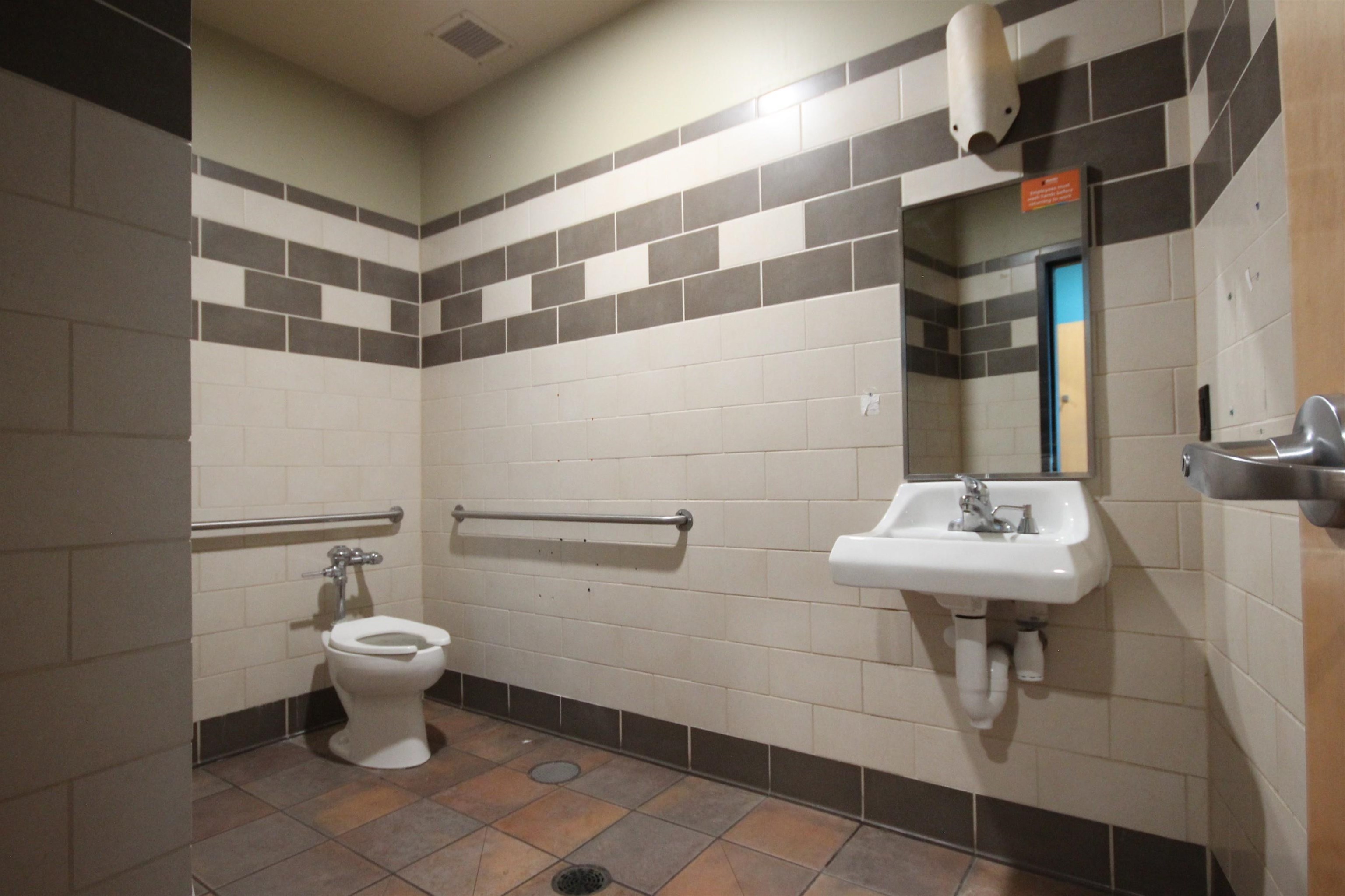 1710 N CENTRAL AVENUE, Marshfield, Wisconsin 54449, ,Commercial/industrial,For Rent,1710 N CENTRAL AVENUE,22601544