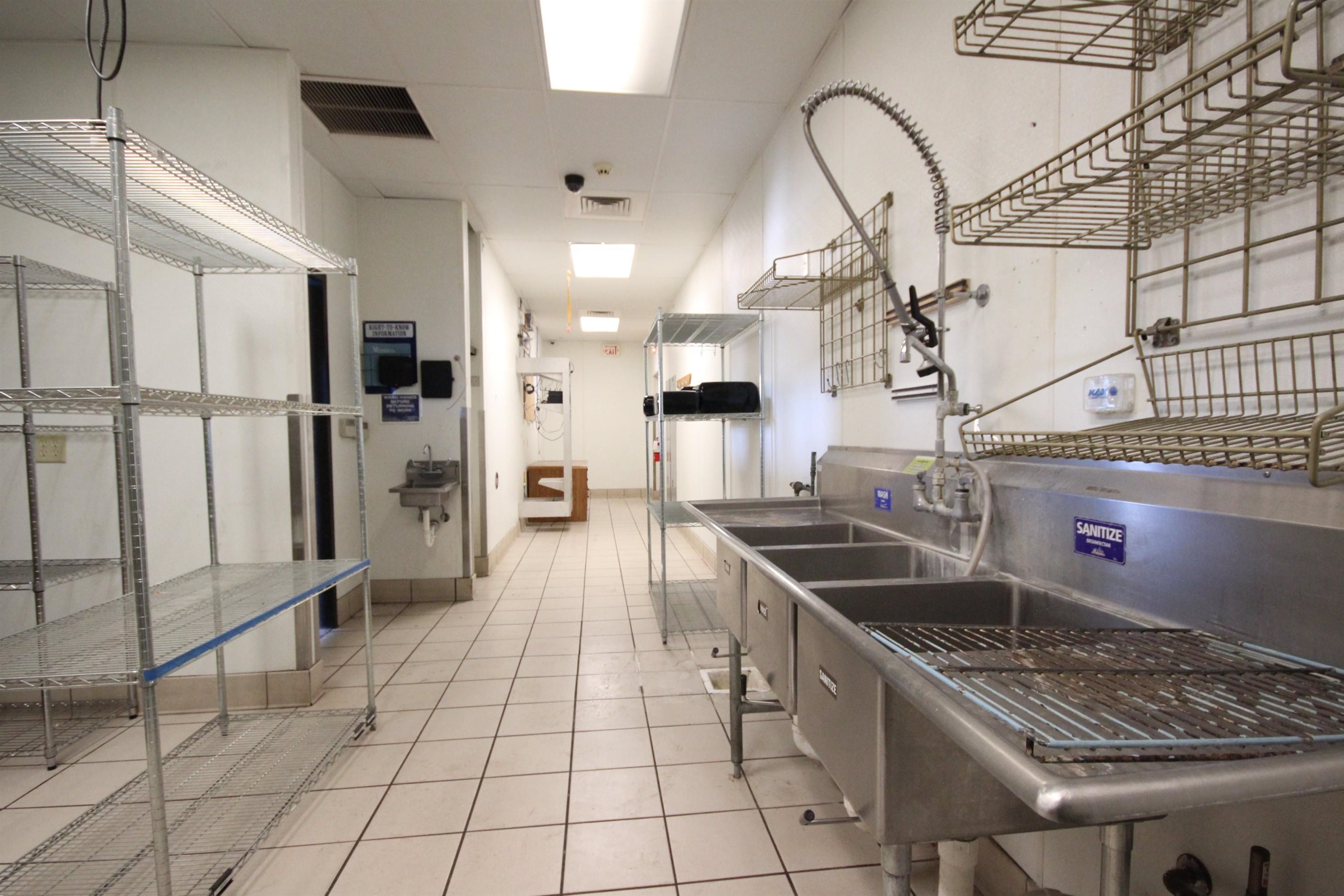 1710 N CENTRAL AVENUE, Marshfield, Wisconsin 54449, ,Commercial/industrial,For Rent,1710 N CENTRAL AVENUE,22601544