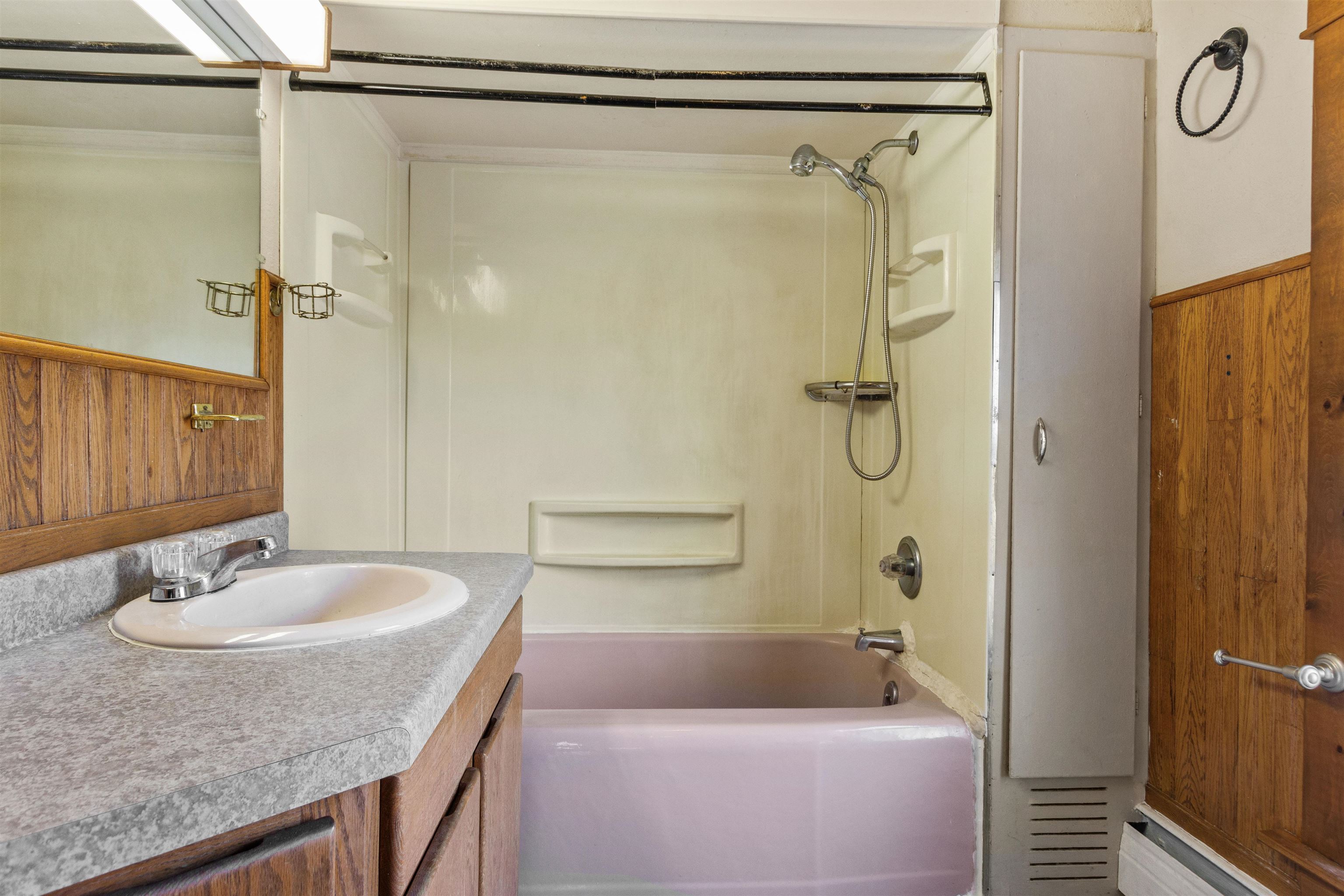 800 W 6TH STREET, Marshfield, Wisconsin 54449, 3 Bedrooms Bedrooms, ,1 BathroomBathrooms,Residential,For Sale,800 W 6TH STREET,22601549