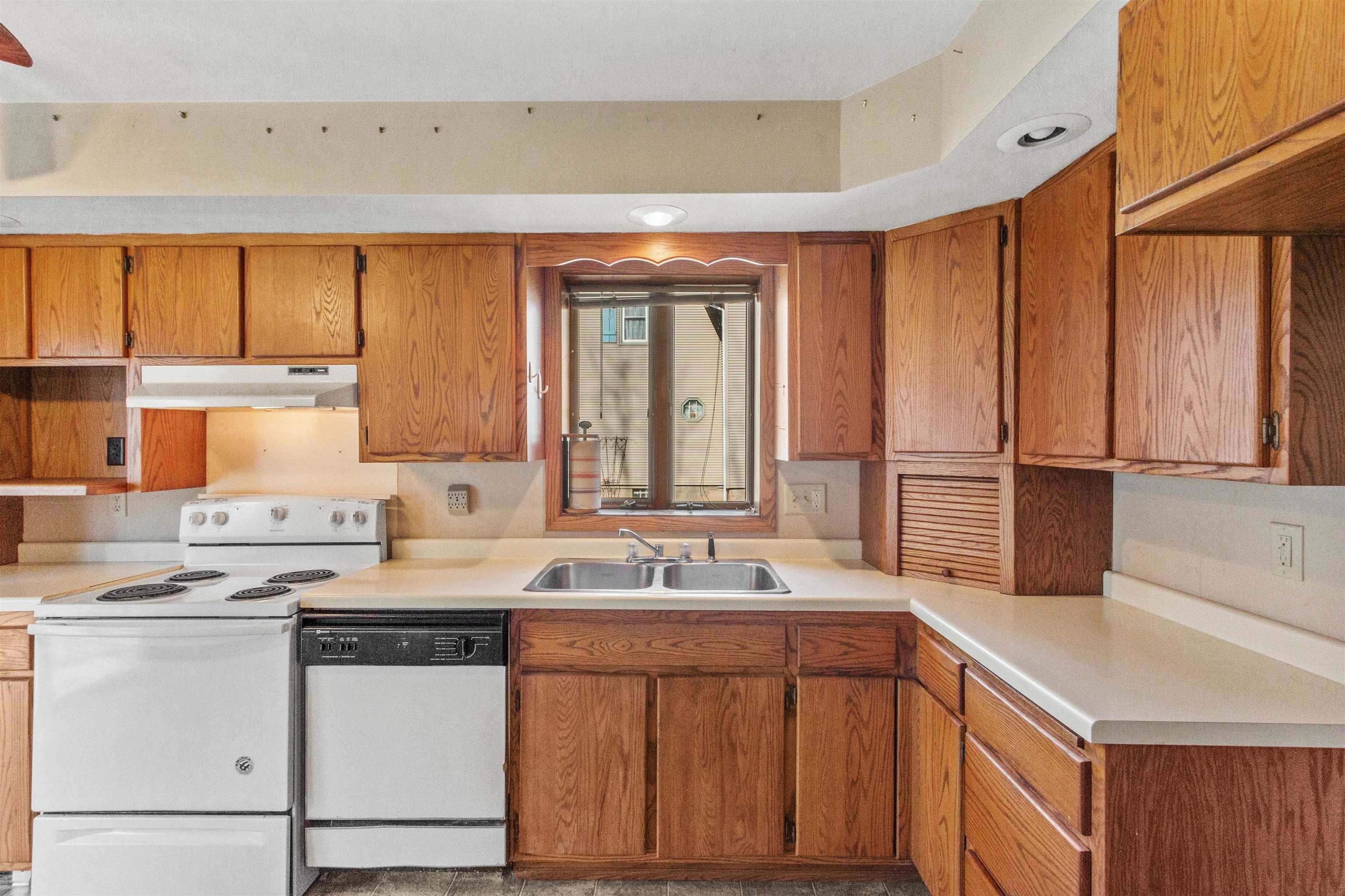 800 W 6TH STREET, Marshfield, Wisconsin 54449, 3 Bedrooms Bedrooms, ,1 BathroomBathrooms,Residential,For Sale,800 W 6TH STREET,22601549