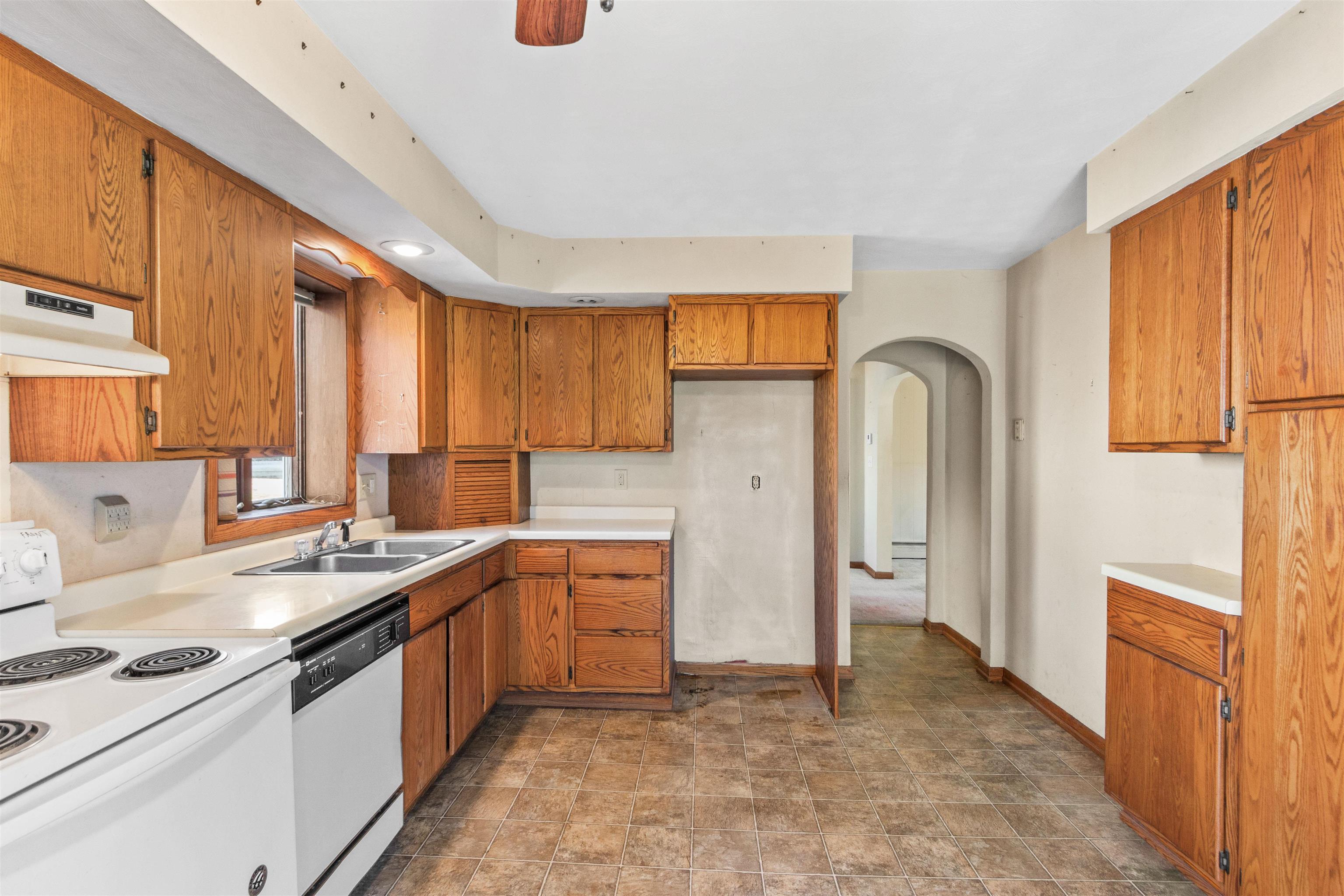 800 W 6TH STREET, Marshfield, Wisconsin 54449, 3 Bedrooms Bedrooms, ,1 BathroomBathrooms,Residential,For Sale,800 W 6TH STREET,22601549