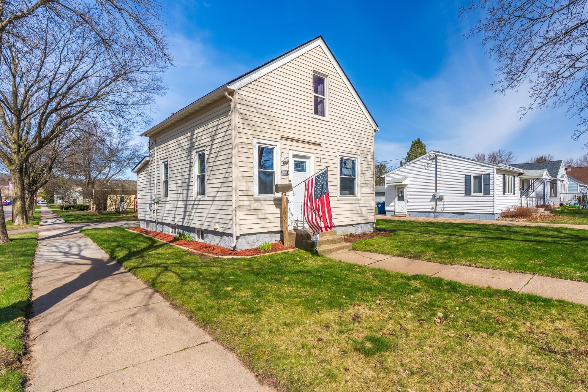 1002 N 9TH AVENUE, Wausau, Wisconsin 54401, 2 Bedrooms Bedrooms, ,1 BathroomBathrooms,Residential,For Sale,1002 N 9TH AVENUE,22601554