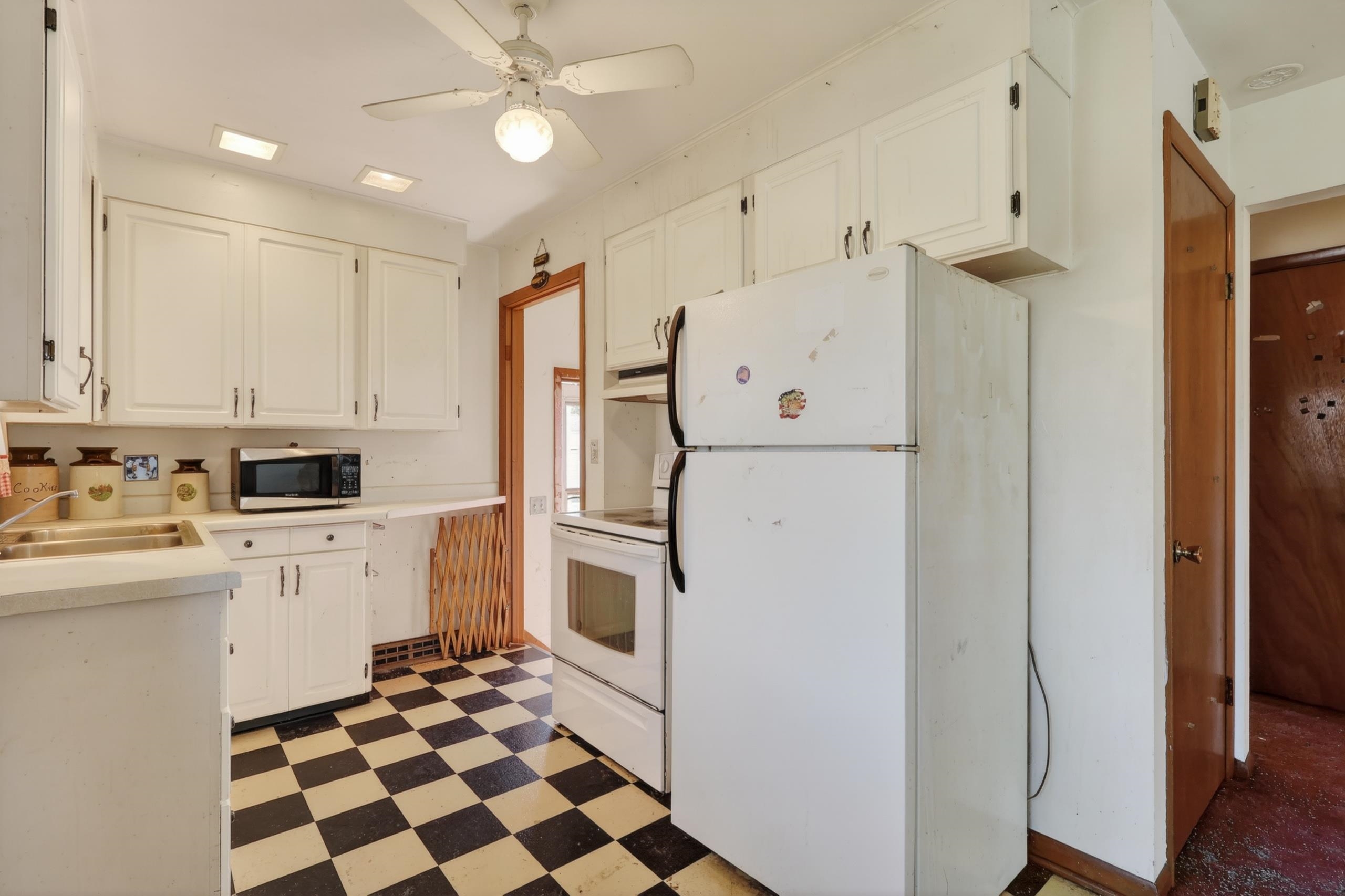 240 20TH AVENUE SOUTH, Wisconsin Rapids, Wisconsin 54495, 1 Bedroom Bedrooms, ,1 BathroomBathrooms,Residential,For Sale,240 20TH AVENUE SOUTH,22601555