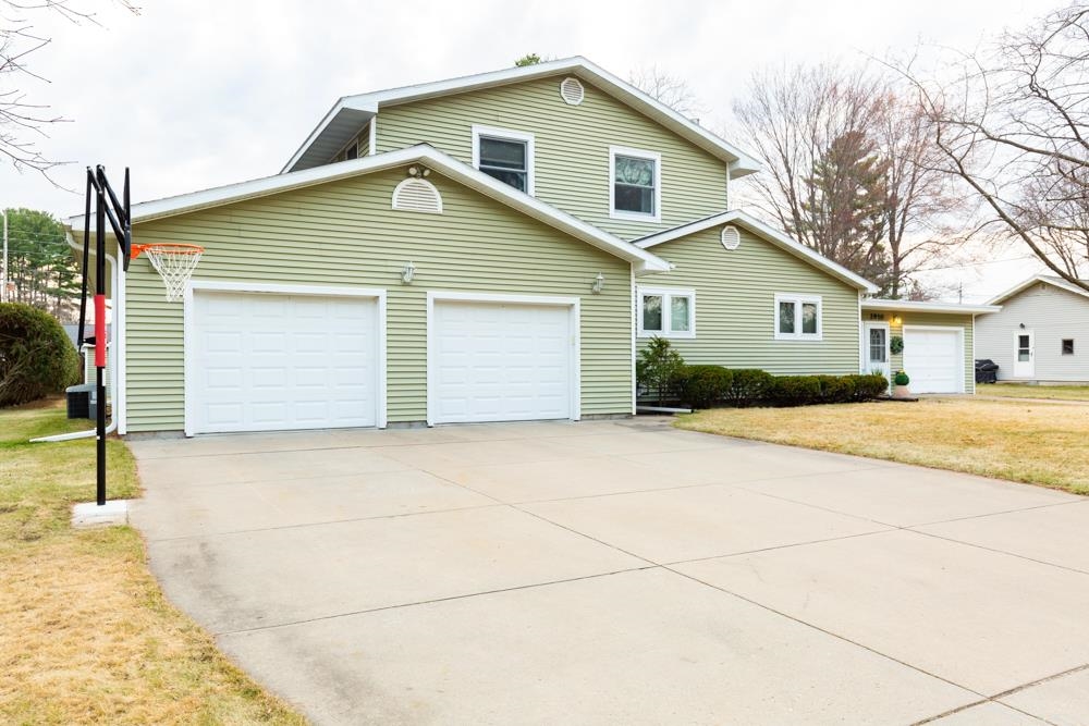 2910 5TH STREET SOUTH, Wisconsin Rapids, Wisconsin 54494, 5 Bedrooms Bedrooms, ,3 BathroomsBathrooms,Residential,For Sale,2910 5TH STREET SOUTH,22601563