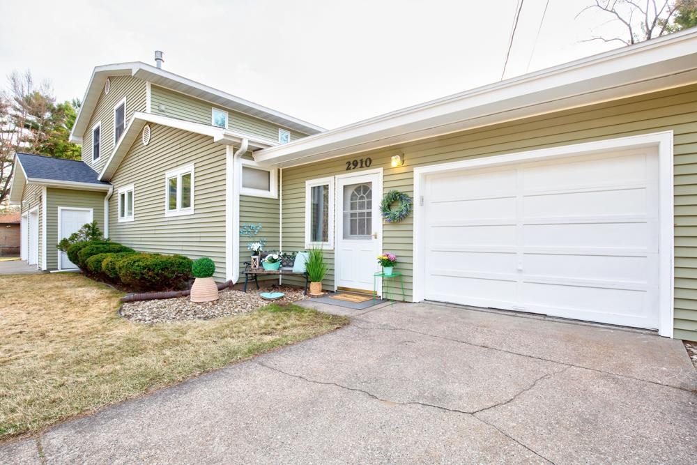 2910 5TH STREET SOUTH, Wisconsin Rapids, Wisconsin 54494, 5 Bedrooms Bedrooms, ,3 BathroomsBathrooms,Residential,For Sale,2910 5TH STREET SOUTH,22601563