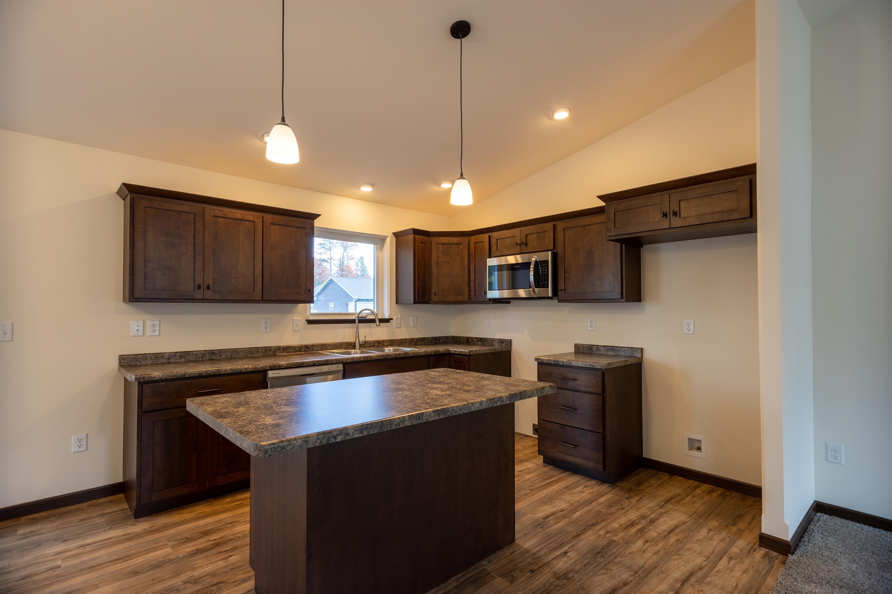 2204 S COTTONWOOD AVENUE, Marshfield, Wisconsin 54449, 3 Bedrooms Bedrooms, ,2 BathroomsBathrooms,Residential,For Sale,2204 S COTTONWOOD AVENUE,22601565