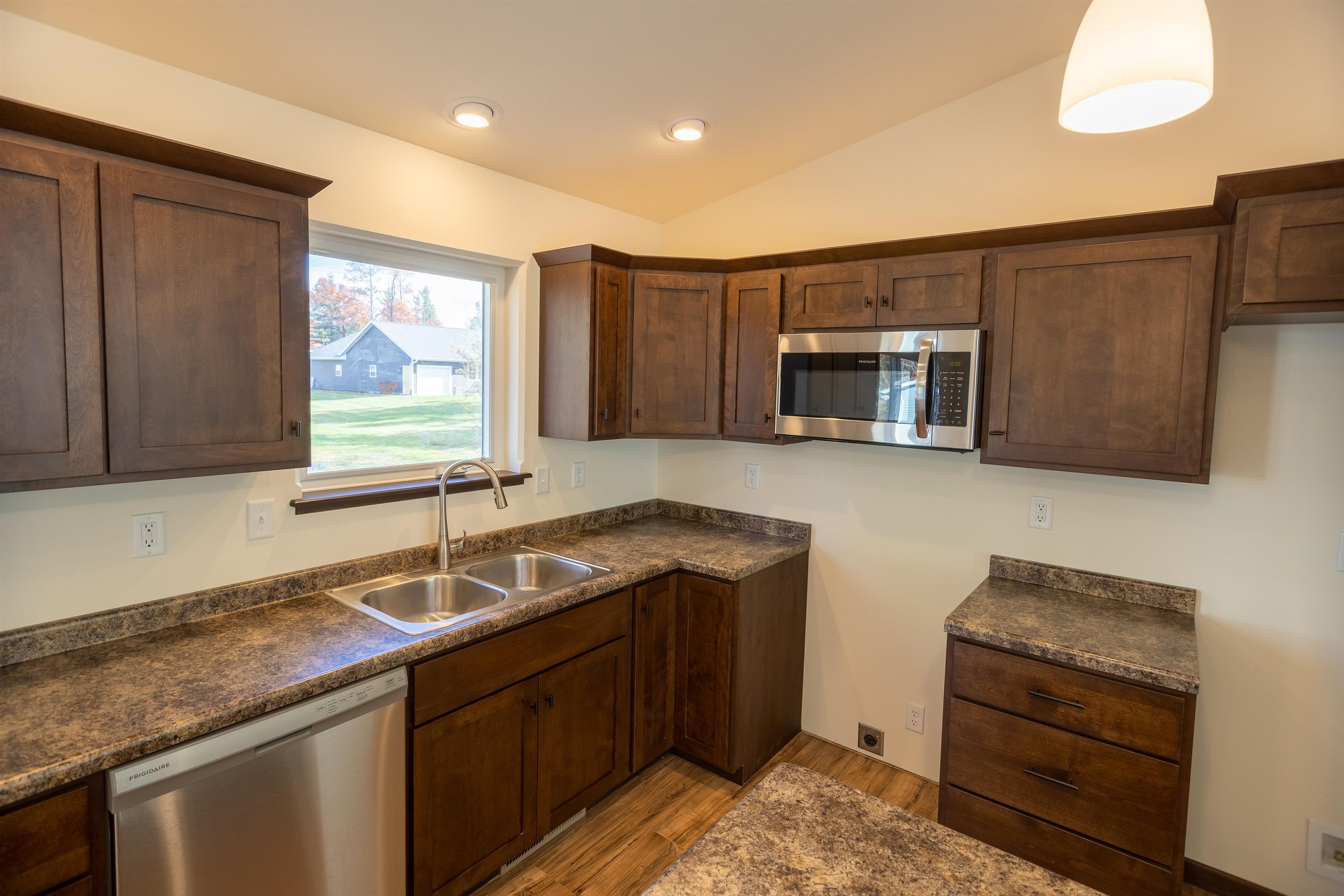 2204 S COTTONWOOD AVENUE, Marshfield, Wisconsin 54449, 3 Bedrooms Bedrooms, ,2 BathroomsBathrooms,Residential,For Sale,2204 S COTTONWOOD AVENUE,22601565