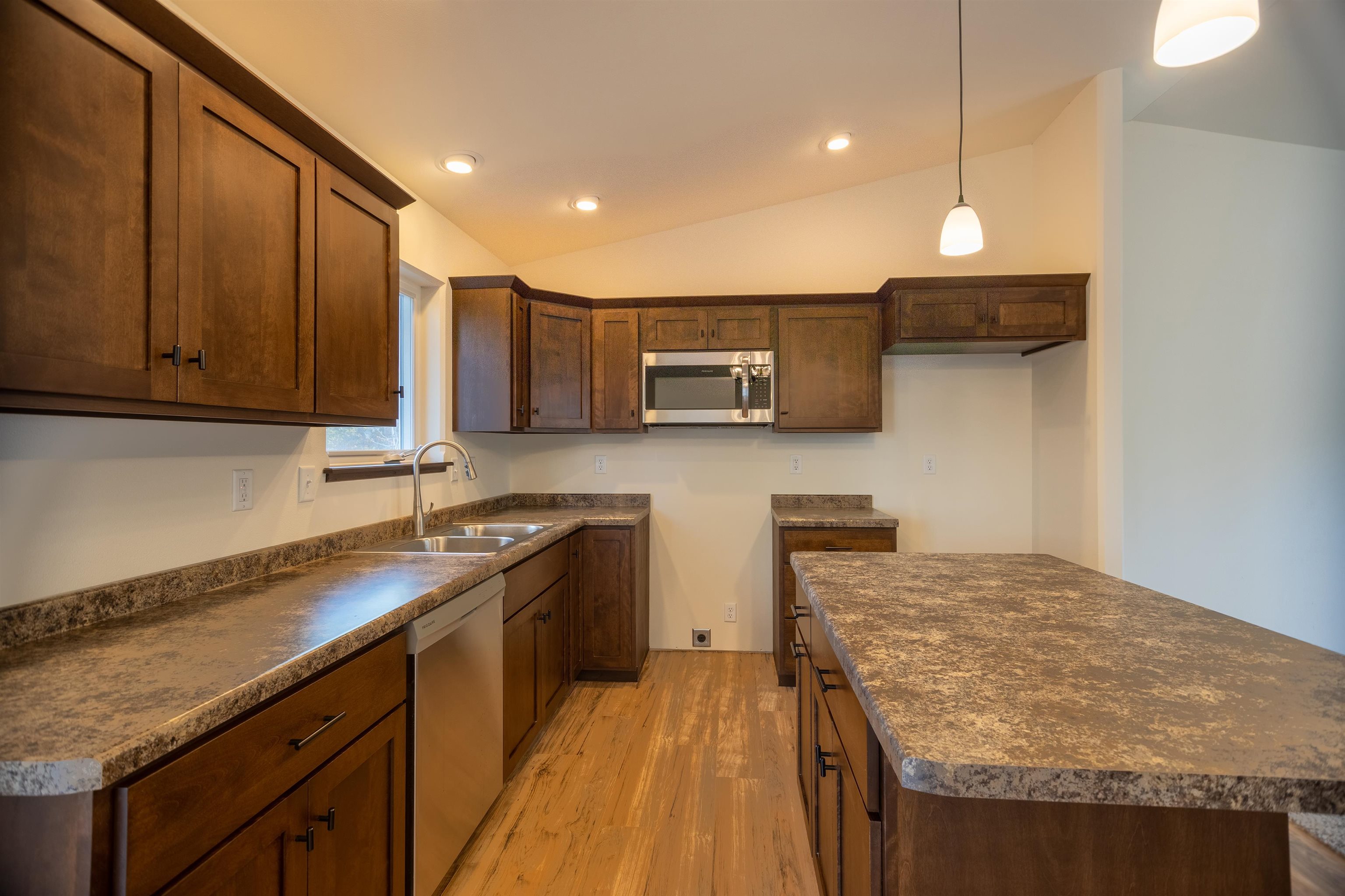 2204 S COTTONWOOD AVENUE, Marshfield, Wisconsin 54449, 3 Bedrooms Bedrooms, ,2 BathroomsBathrooms,Residential,For Sale,2204 S COTTONWOOD AVENUE,22601565