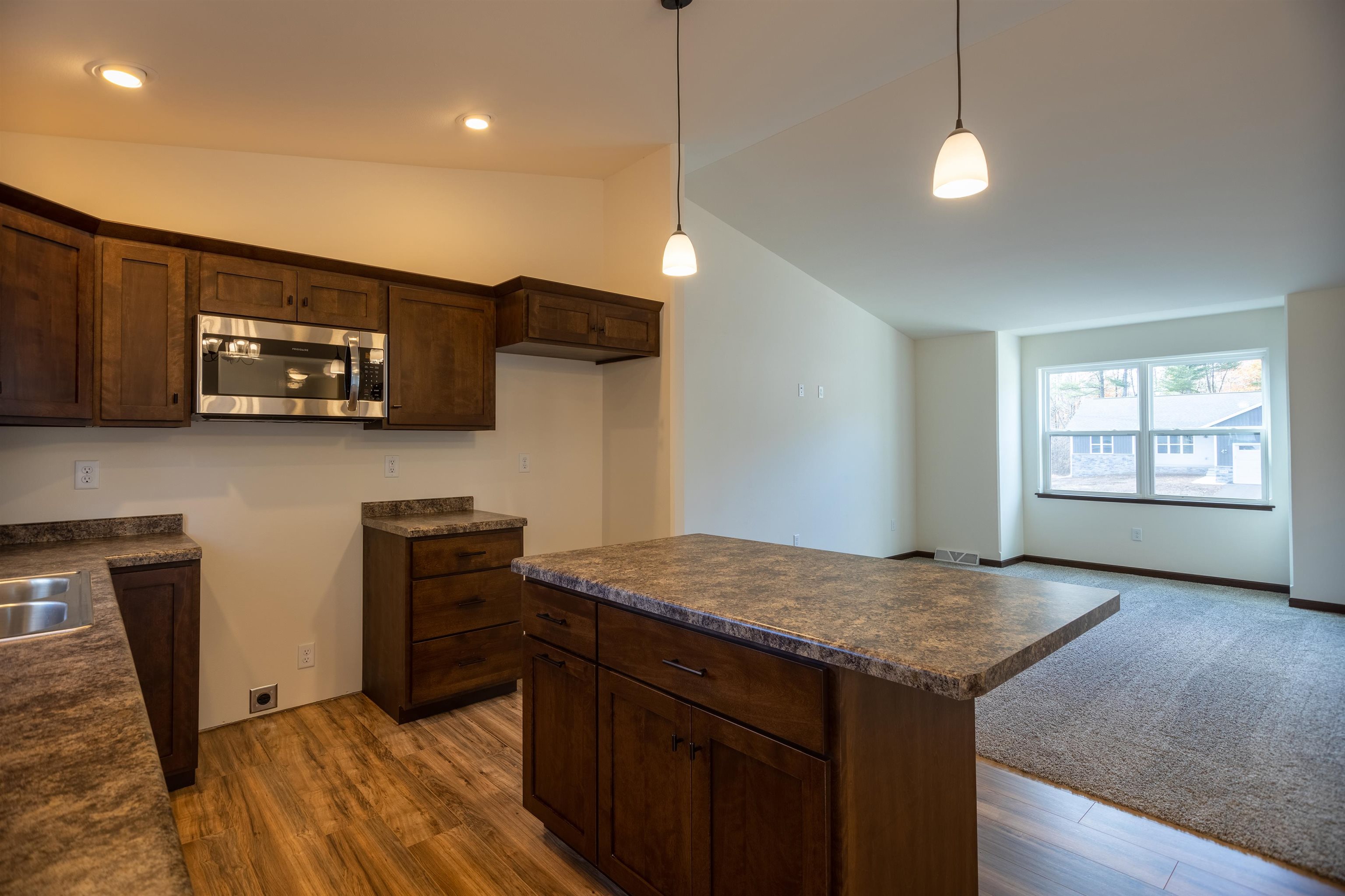 2204 S COTTONWOOD AVENUE, Marshfield, Wisconsin 54449, 3 Bedrooms Bedrooms, ,2 BathroomsBathrooms,Residential,For Sale,2204 S COTTONWOOD AVENUE,22601565