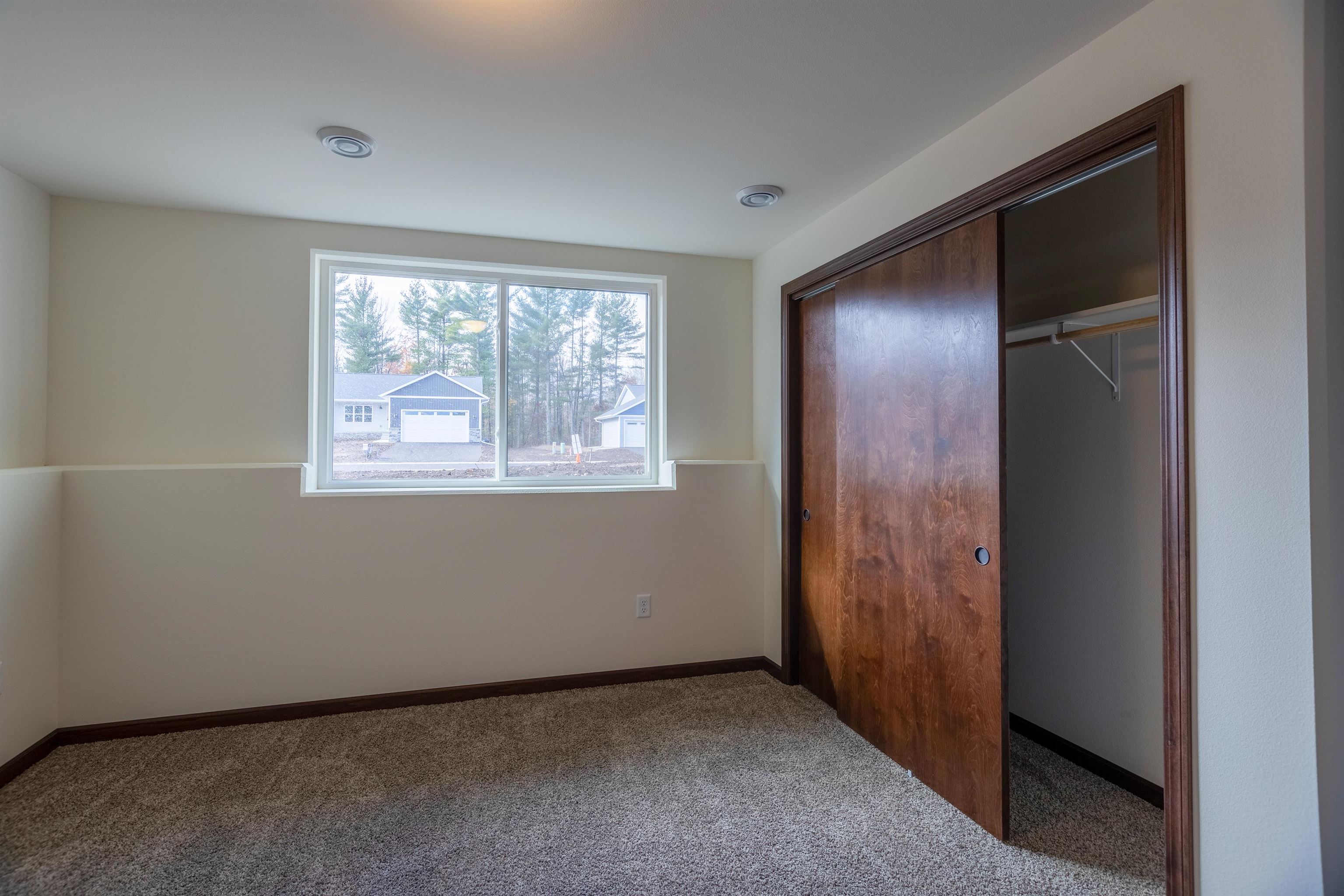 2204 S COTTONWOOD AVENUE, Marshfield, Wisconsin 54449, 3 Bedrooms Bedrooms, ,2 BathroomsBathrooms,Residential,For Sale,2204 S COTTONWOOD AVENUE,22601565