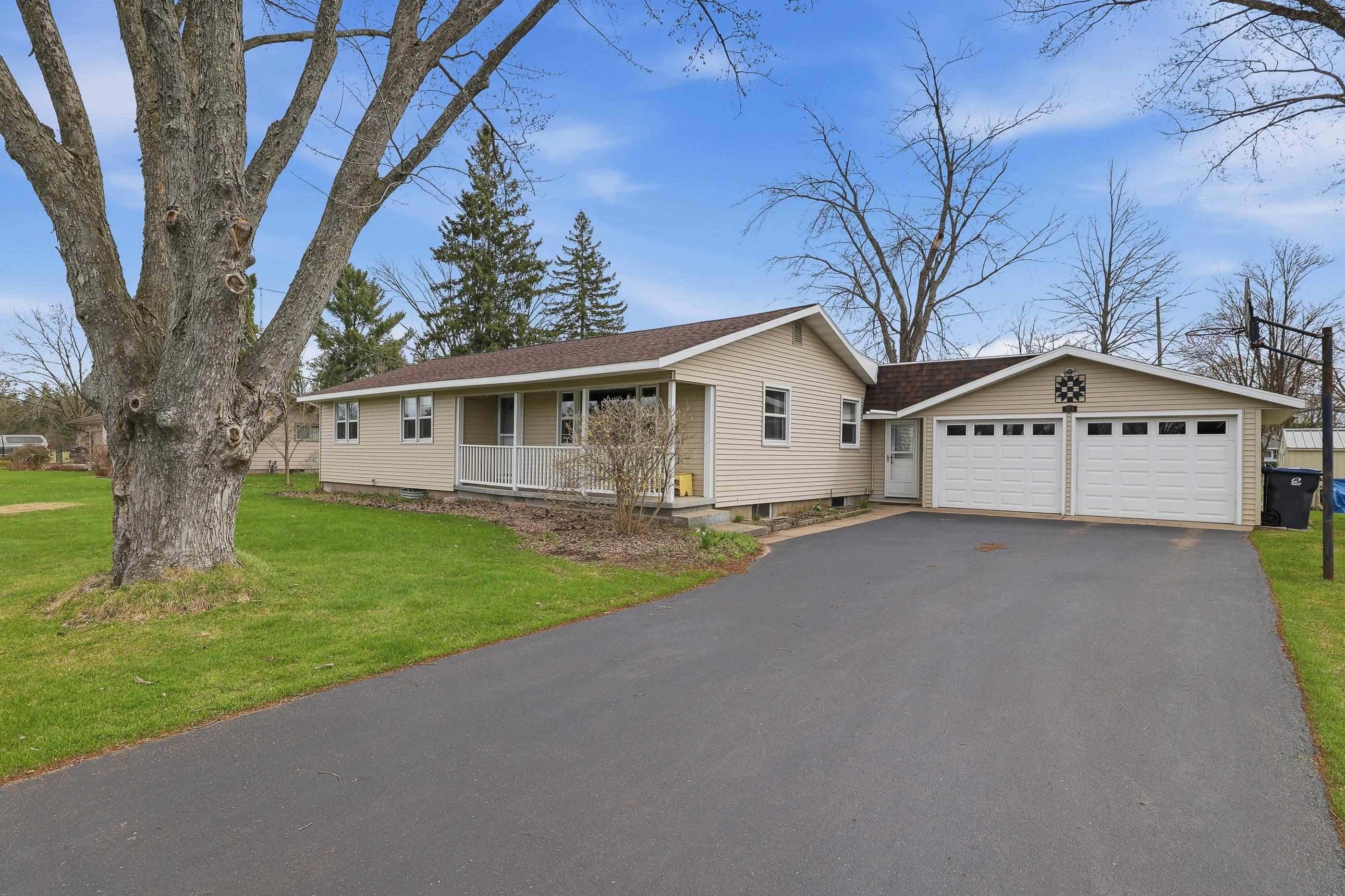 215 E WILLOW STREET, Stevens Point, Wisconsin 54481, 3 Bedrooms Bedrooms, ,2 BathroomsBathrooms,Residential,For Sale,215 E WILLOW STREET,22601569