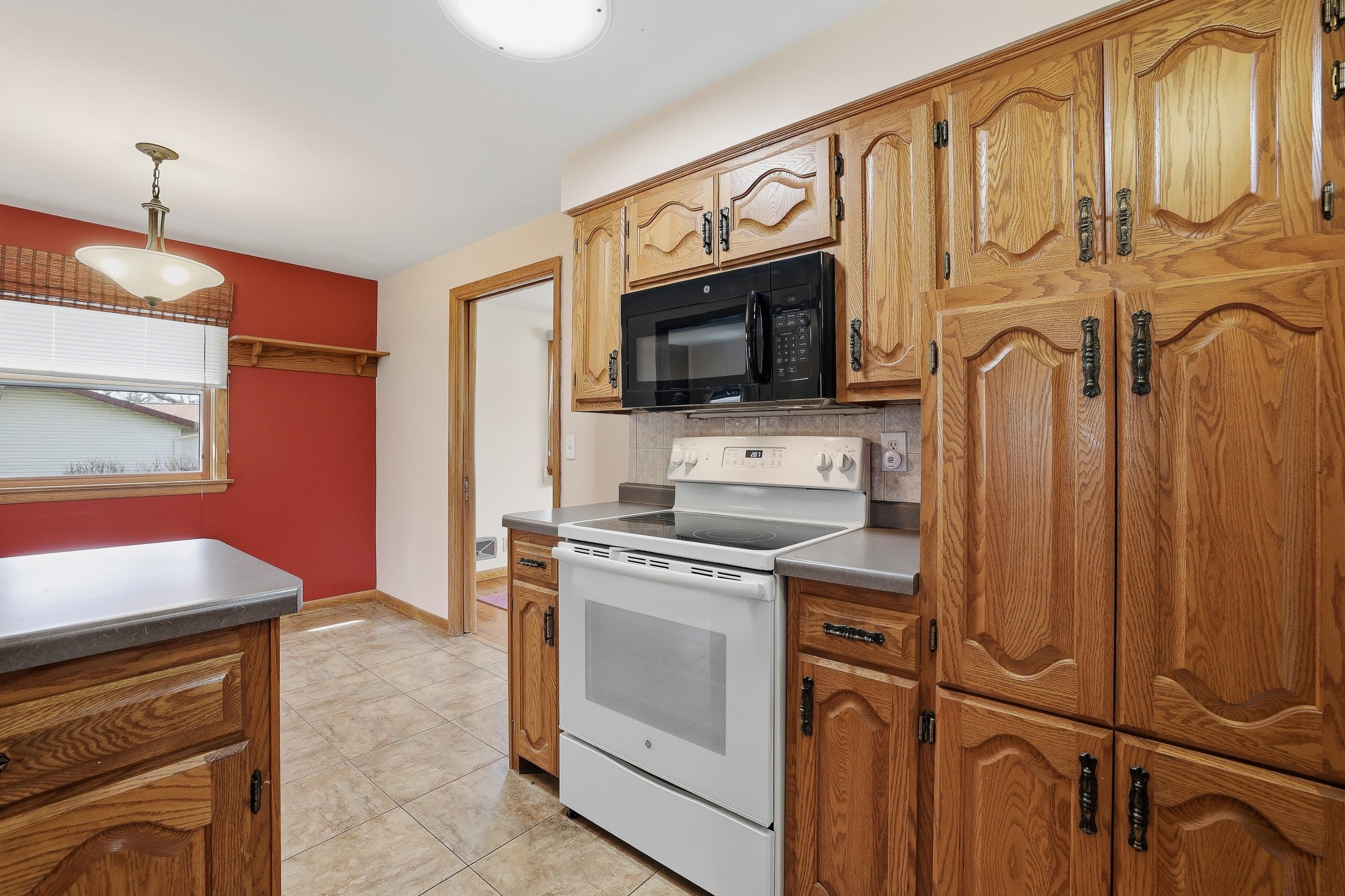 215 E WILLOW STREET, Stevens Point, Wisconsin 54481, 3 Bedrooms Bedrooms, ,2 BathroomsBathrooms,Residential,For Sale,215 E WILLOW STREET,22601569