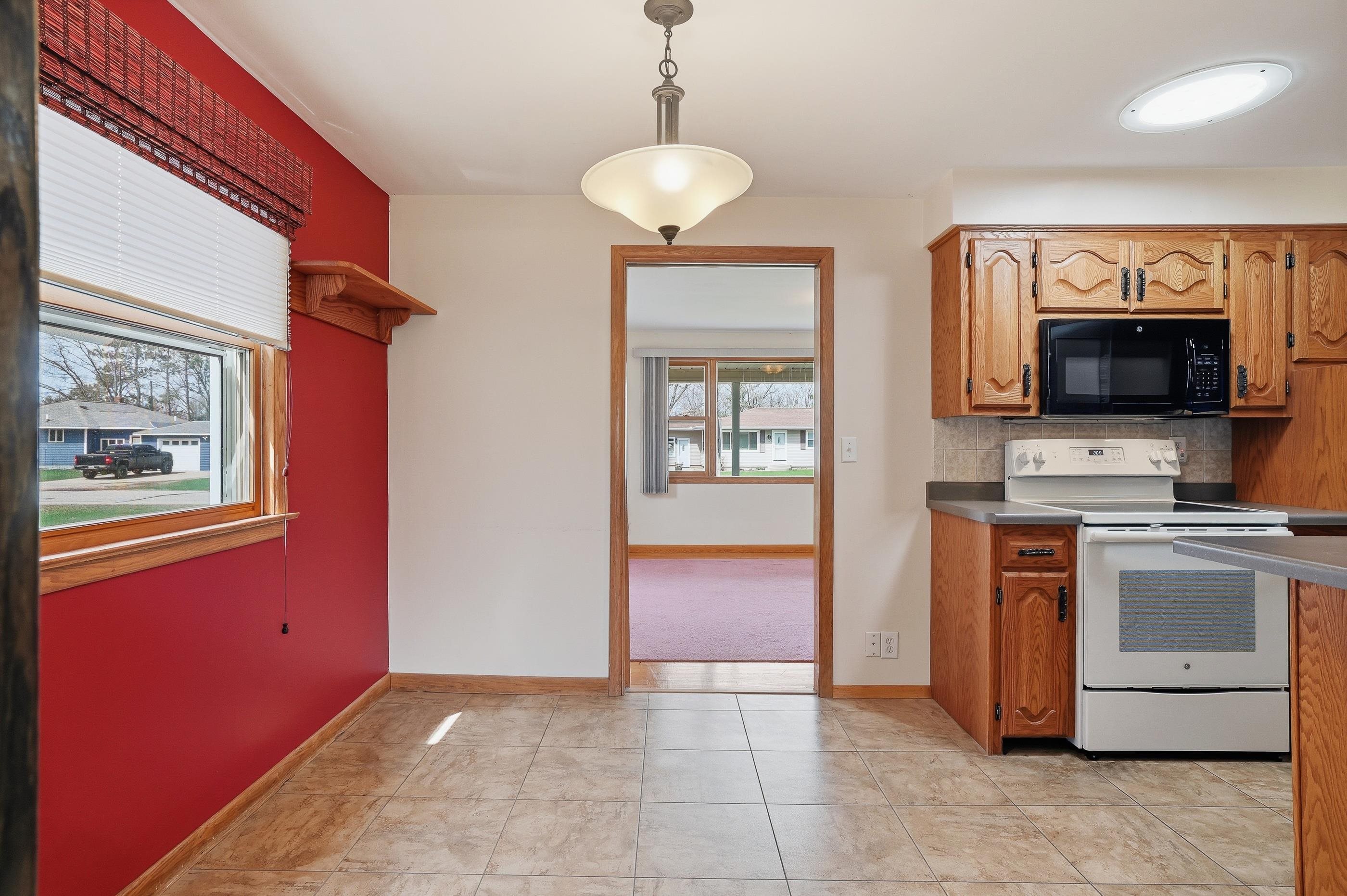 215 E WILLOW STREET, Stevens Point, Wisconsin 54481, 3 Bedrooms Bedrooms, ,2 BathroomsBathrooms,Residential,For Sale,215 E WILLOW STREET,22601569