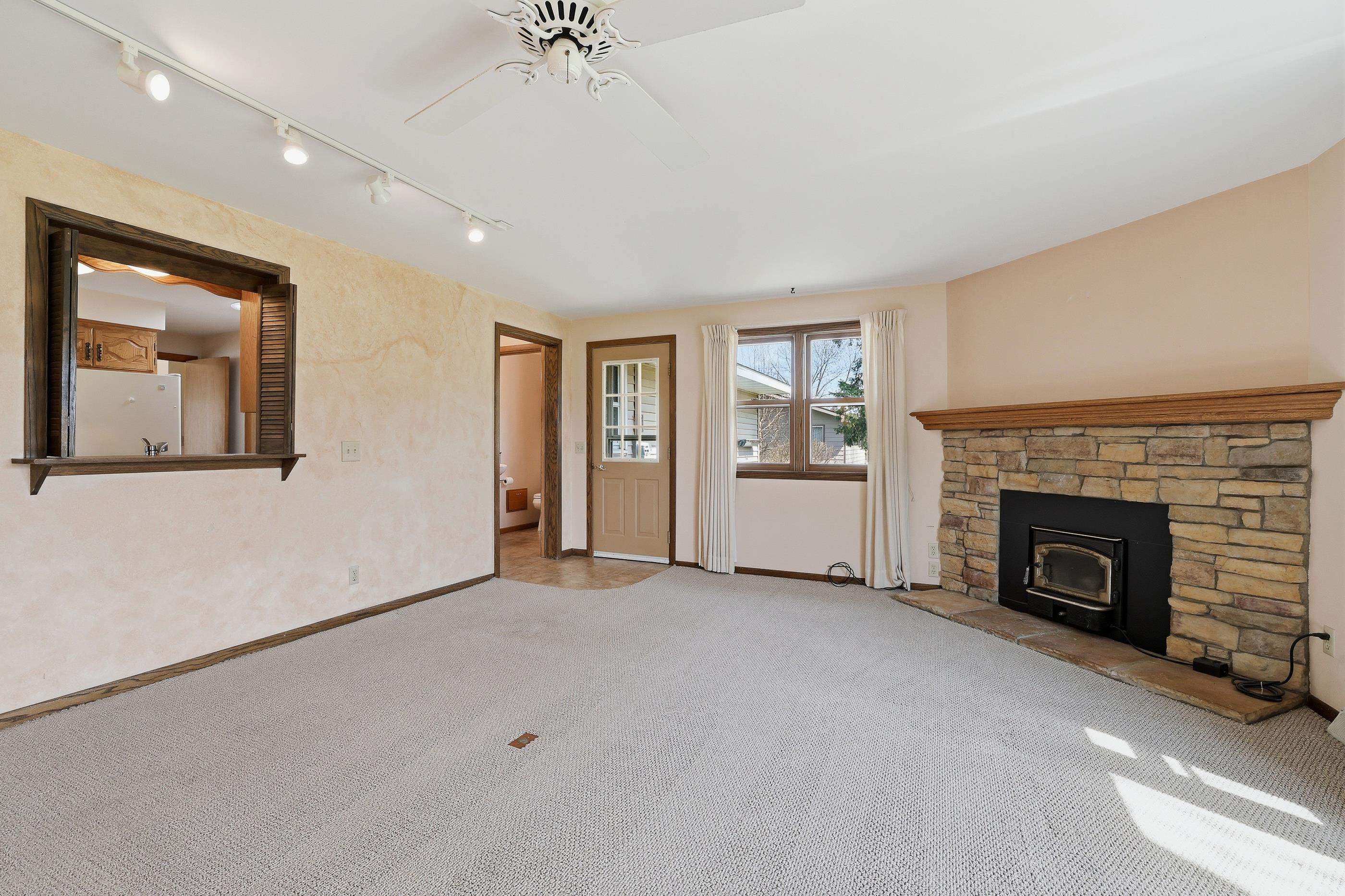 215 E WILLOW STREET, Stevens Point, Wisconsin 54481, 3 Bedrooms Bedrooms, ,2 BathroomsBathrooms,Residential,For Sale,215 E WILLOW STREET,22601569