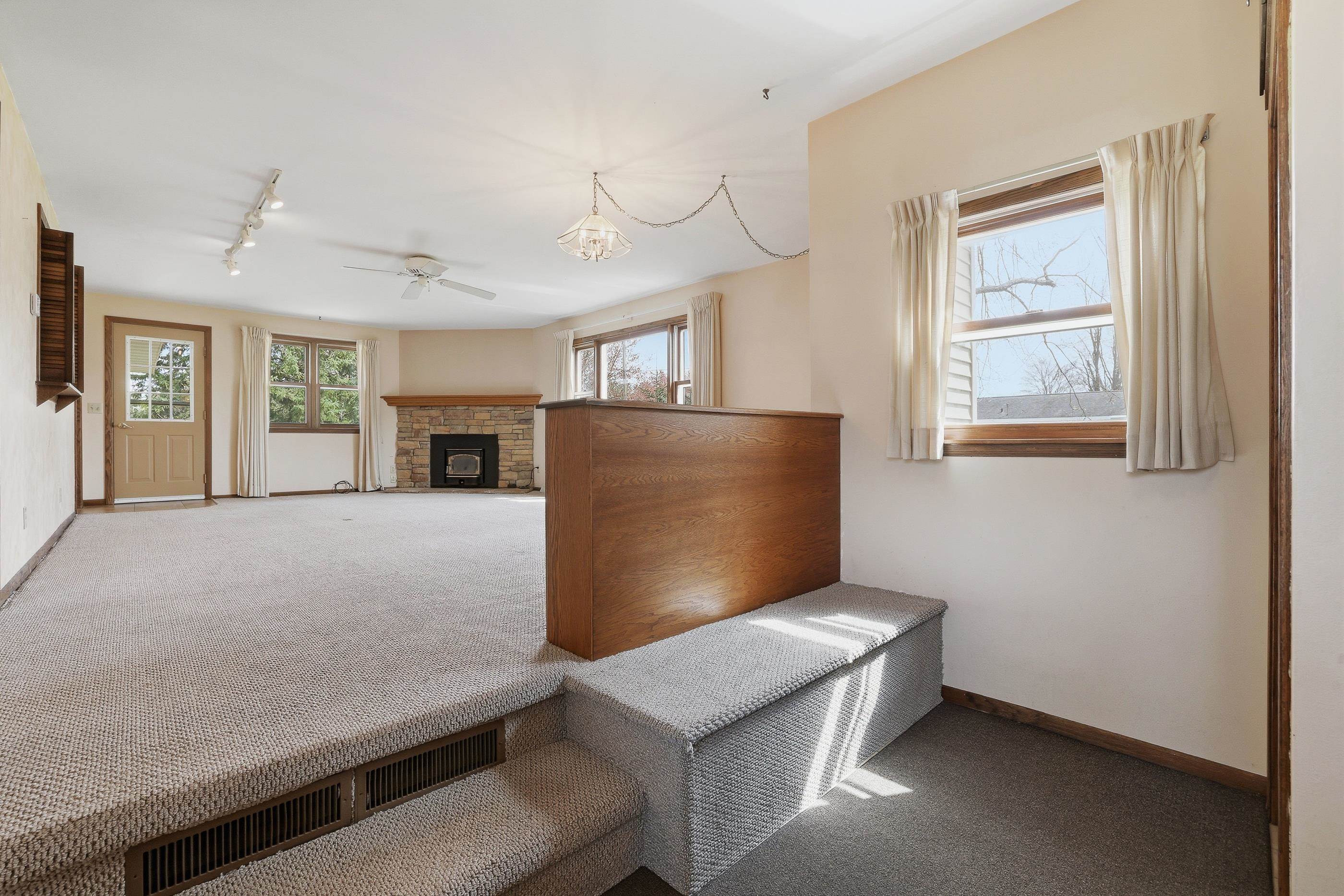 215 E WILLOW STREET, Stevens Point, Wisconsin 54481, 3 Bedrooms Bedrooms, ,2 BathroomsBathrooms,Residential,For Sale,215 E WILLOW STREET,22601569