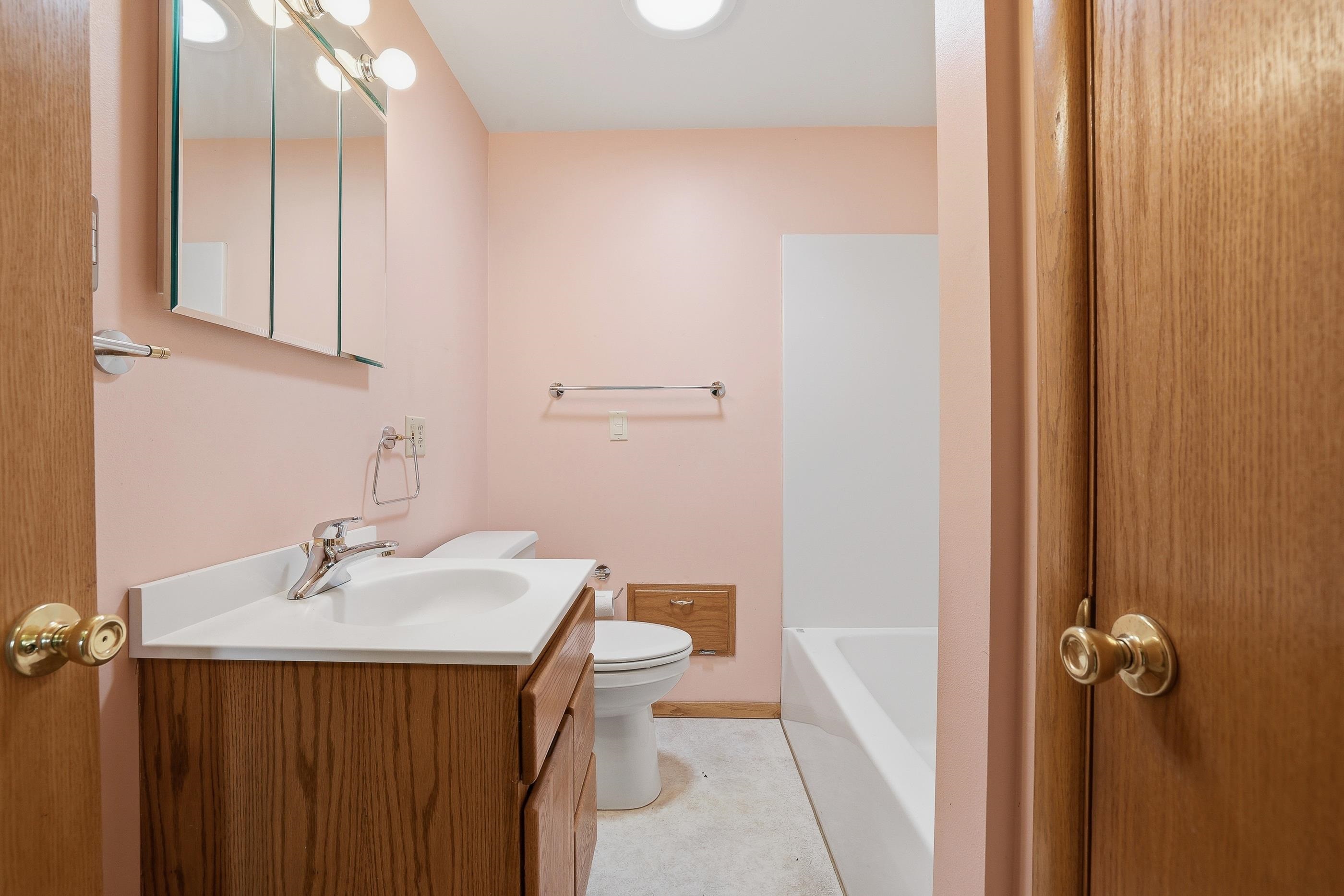 215 E WILLOW STREET, Stevens Point, Wisconsin 54481, 3 Bedrooms Bedrooms, ,2 BathroomsBathrooms,Residential,For Sale,215 E WILLOW STREET,22601569