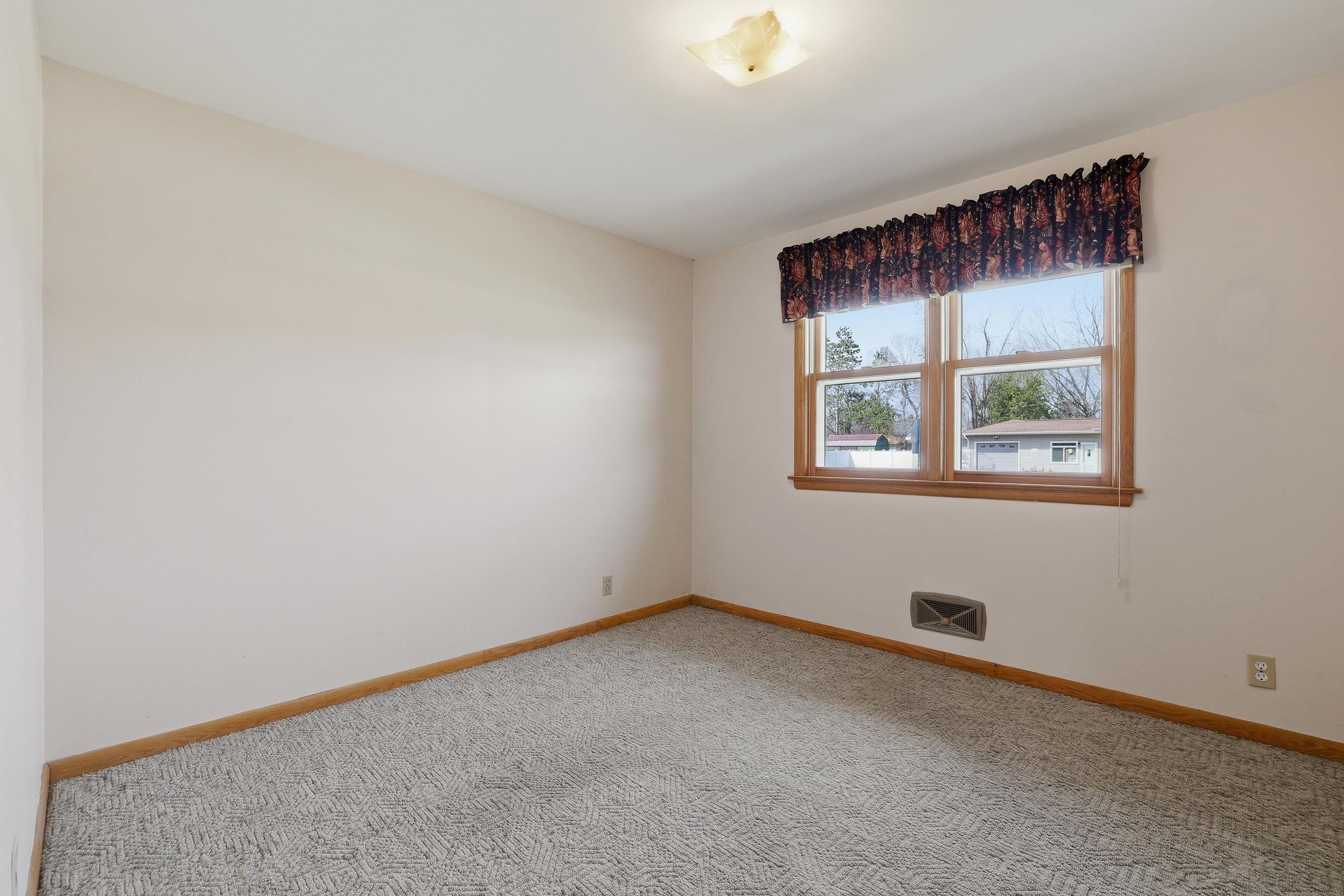 215 E WILLOW STREET, Stevens Point, Wisconsin 54481, 3 Bedrooms Bedrooms, ,2 BathroomsBathrooms,Residential,For Sale,215 E WILLOW STREET,22601569